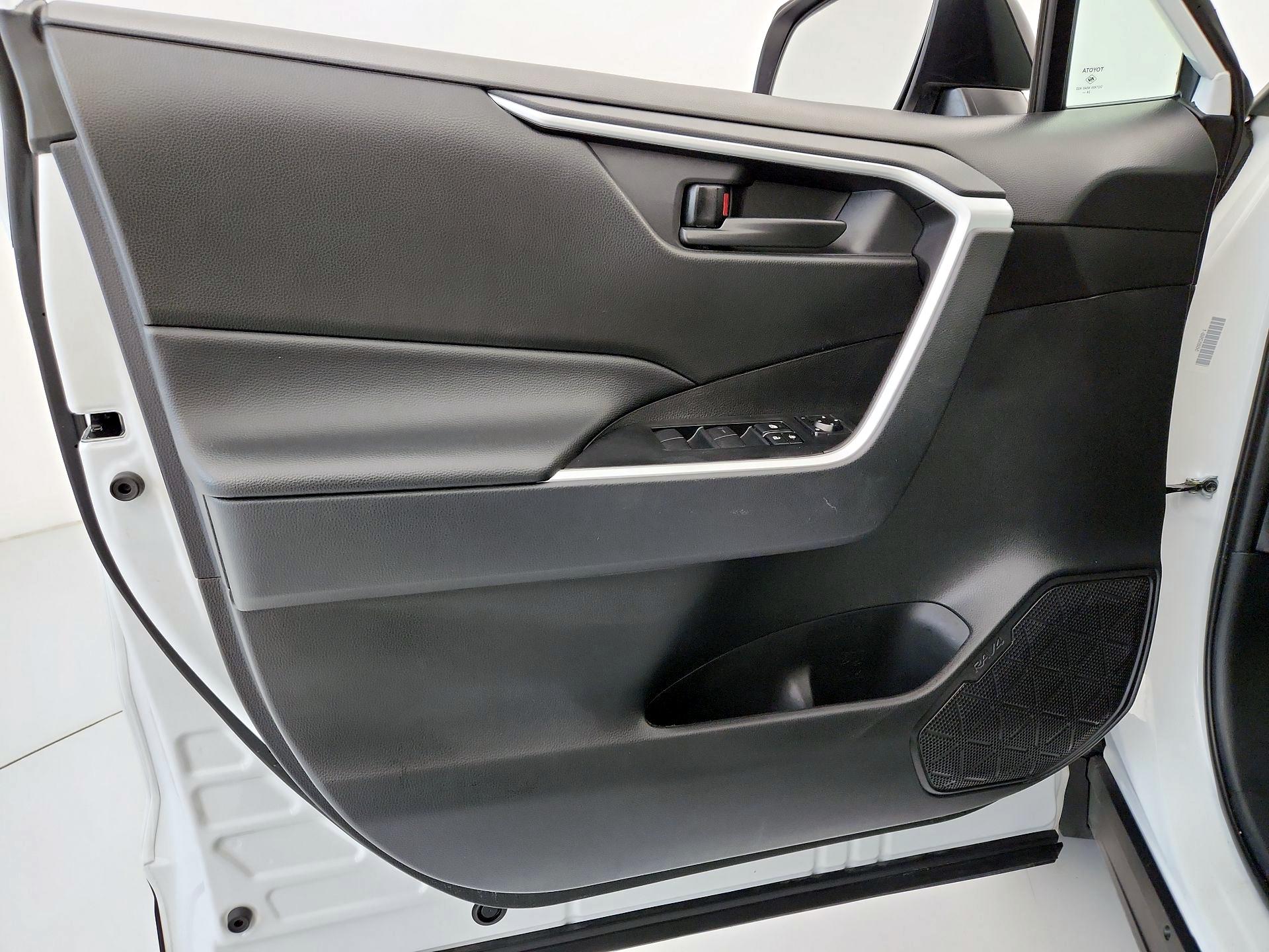 Thumbnail: 2025 Toyota RAV4 - 12