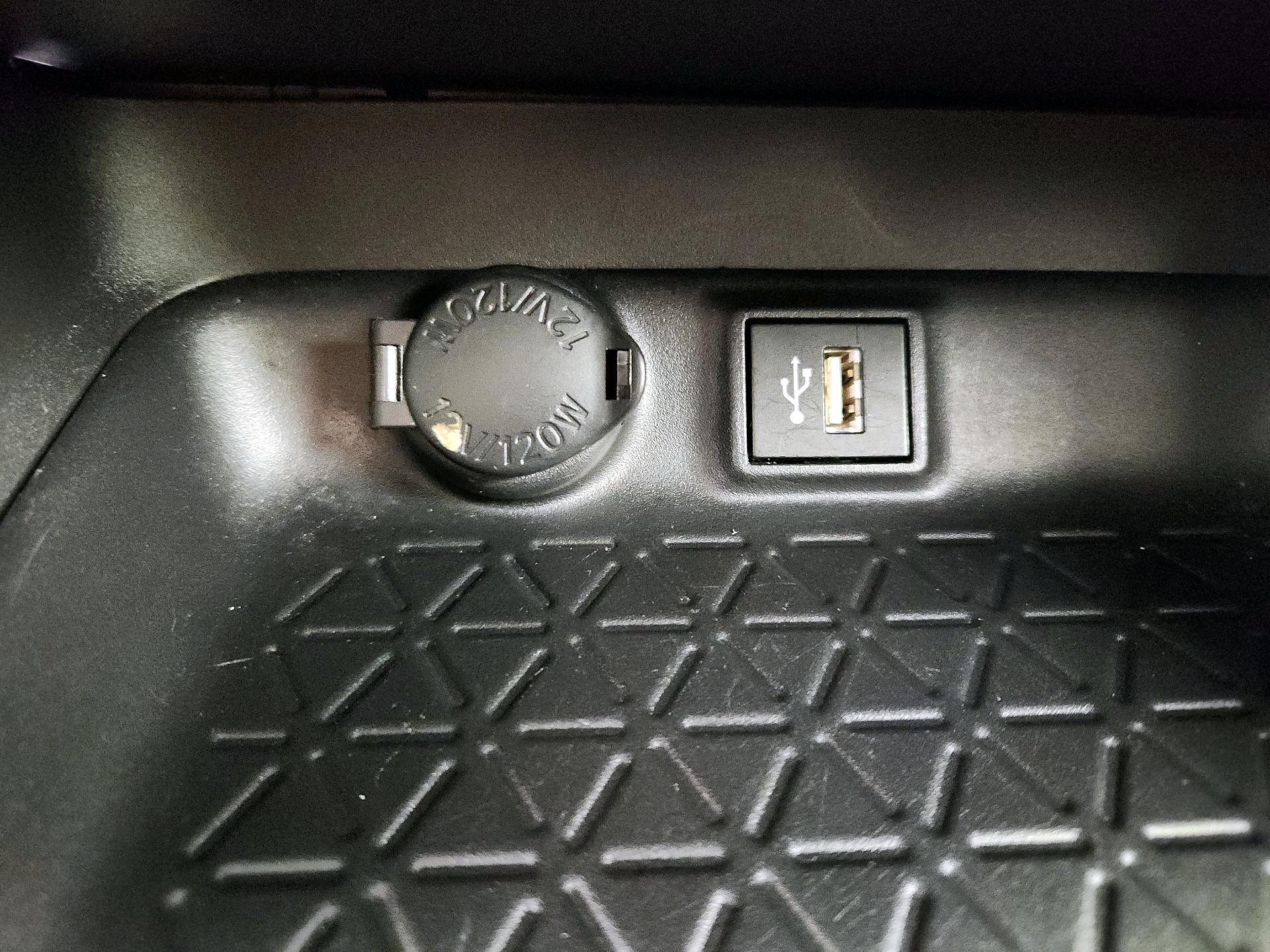 Thumbnail: 2025 Toyota RAV4 - 18