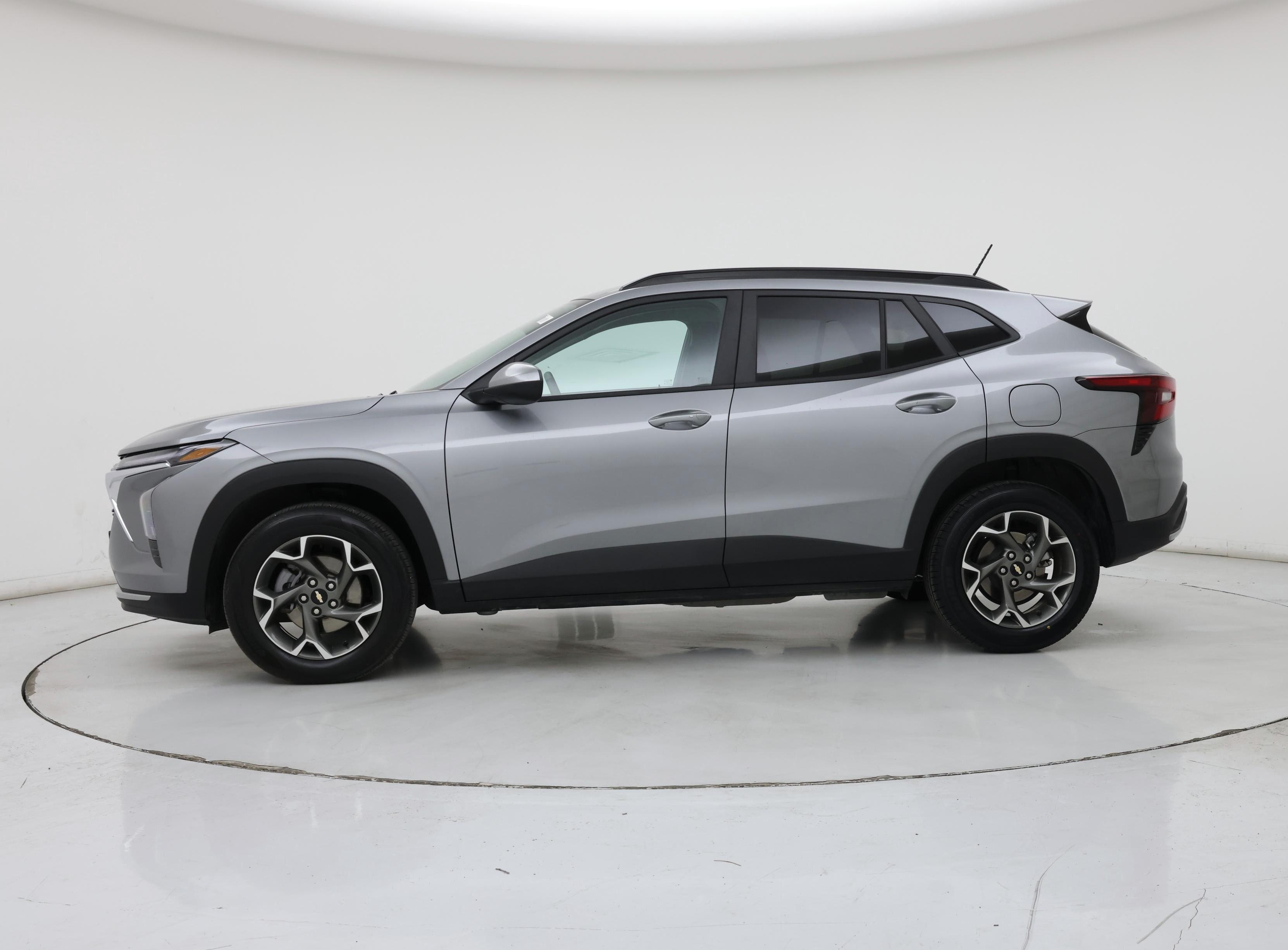 Thumbnail: 2025 Chevrolet Trax - 3