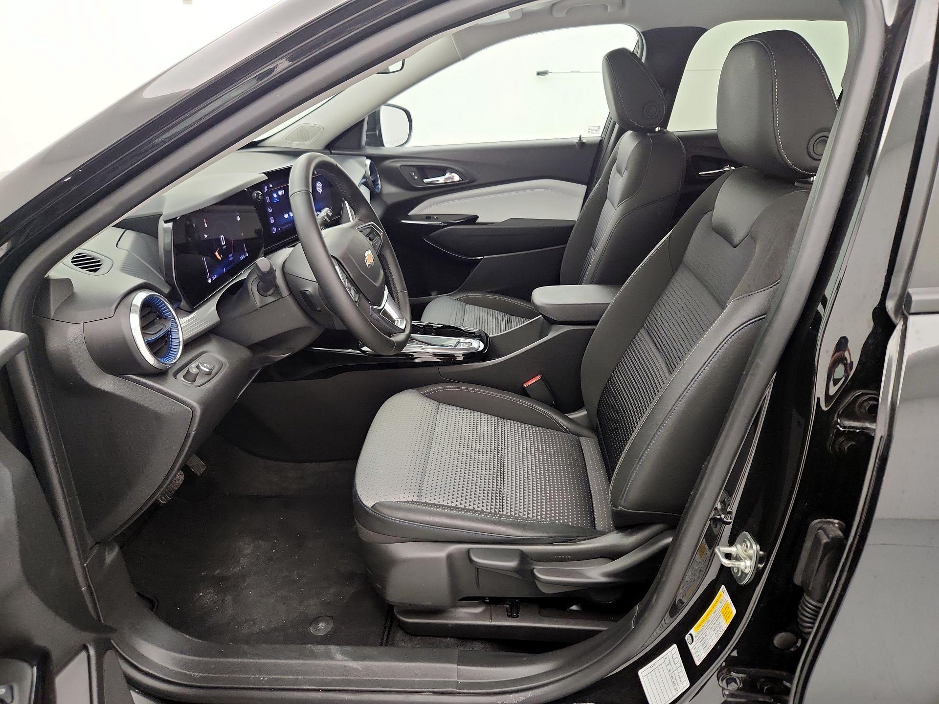 Thumbnail: 2025 Chevrolet Trax - 11