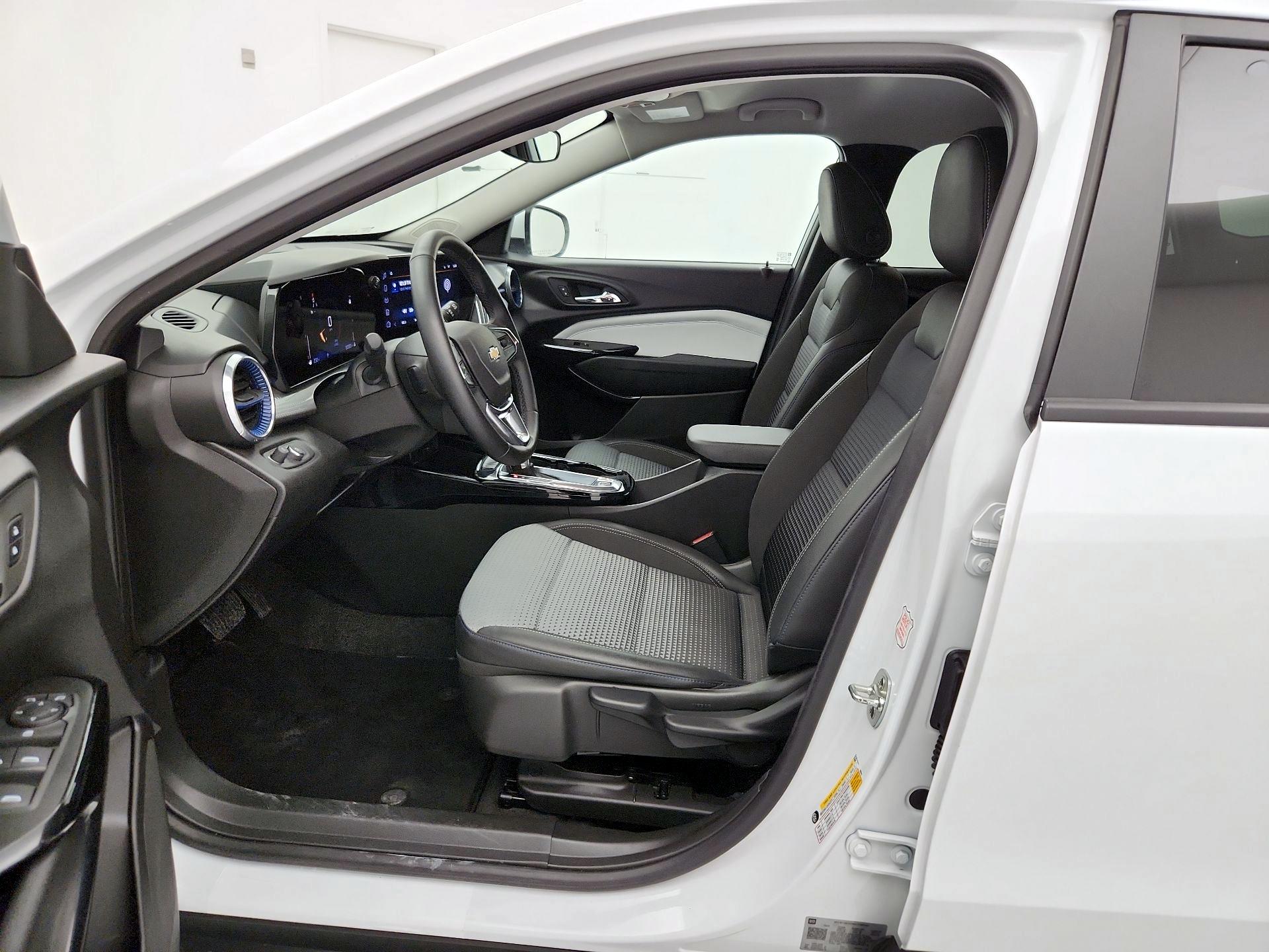 Thumbnail: 2025 Chevrolet Trax - 11