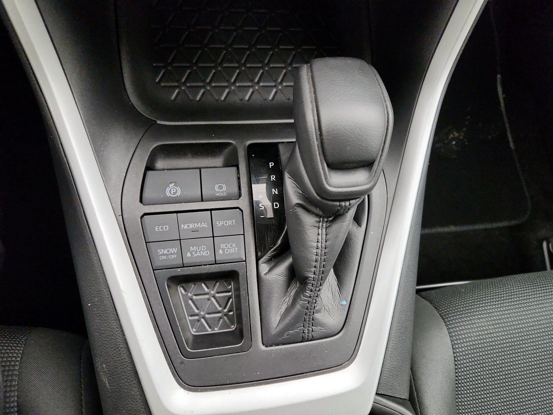 Thumbnail: 2024 Toyota RAV4 - 17