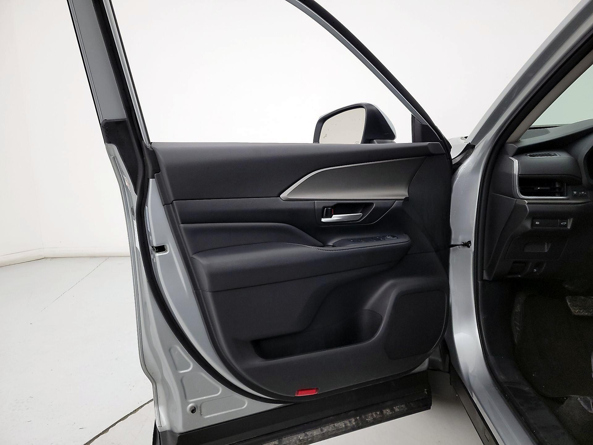 Thumbnail: 2025 Toyota Grand Highlander - 12