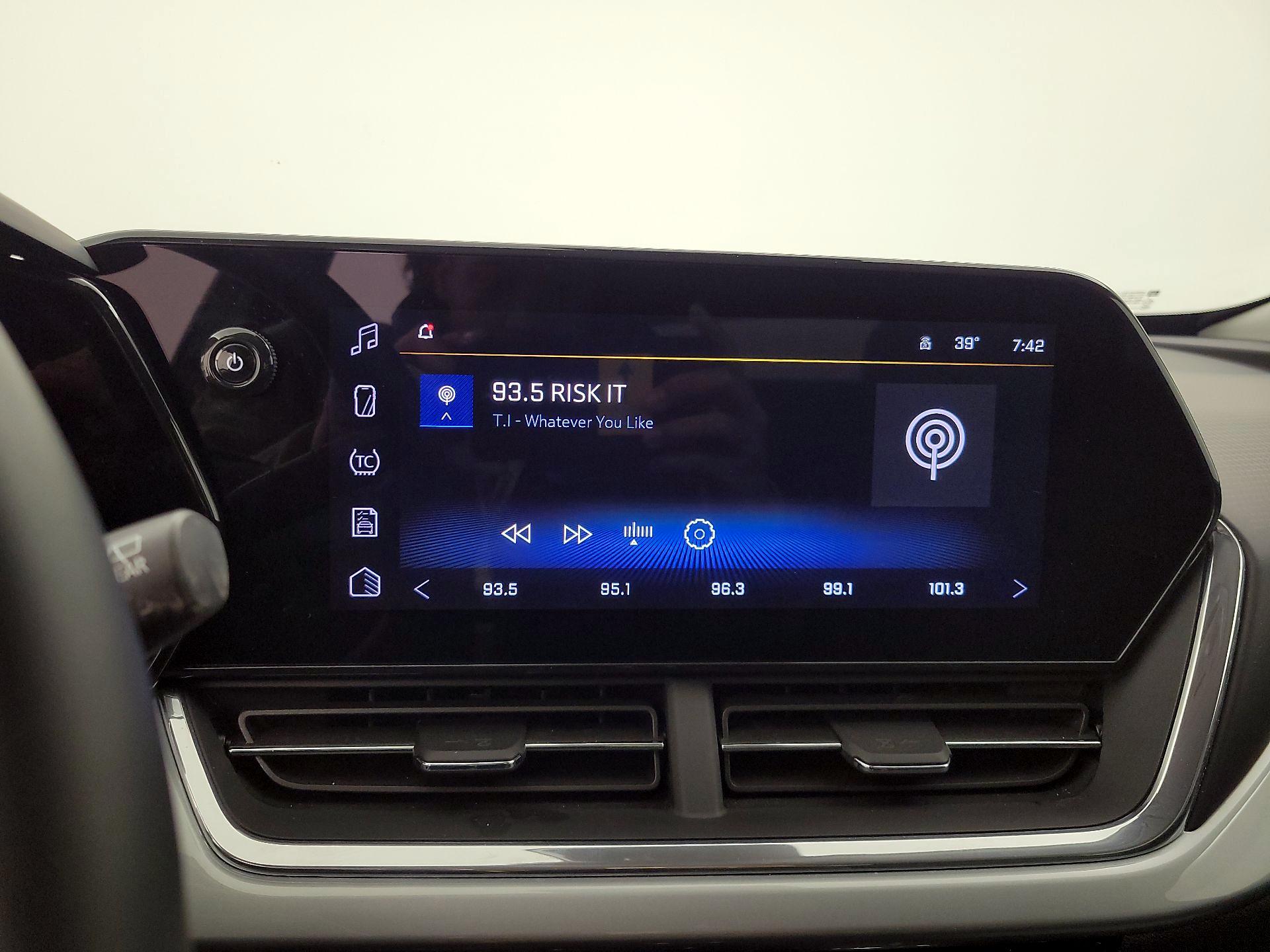 Thumbnail: 2025 Chevrolet Trax - 15