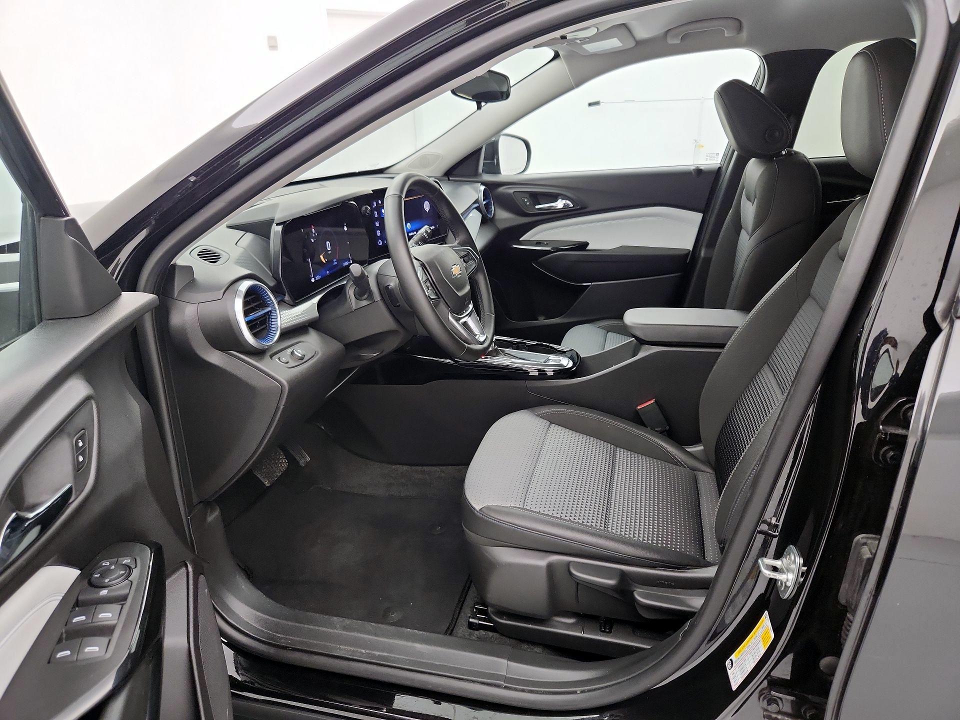 Thumbnail: 2025 Chevrolet Trax - 11