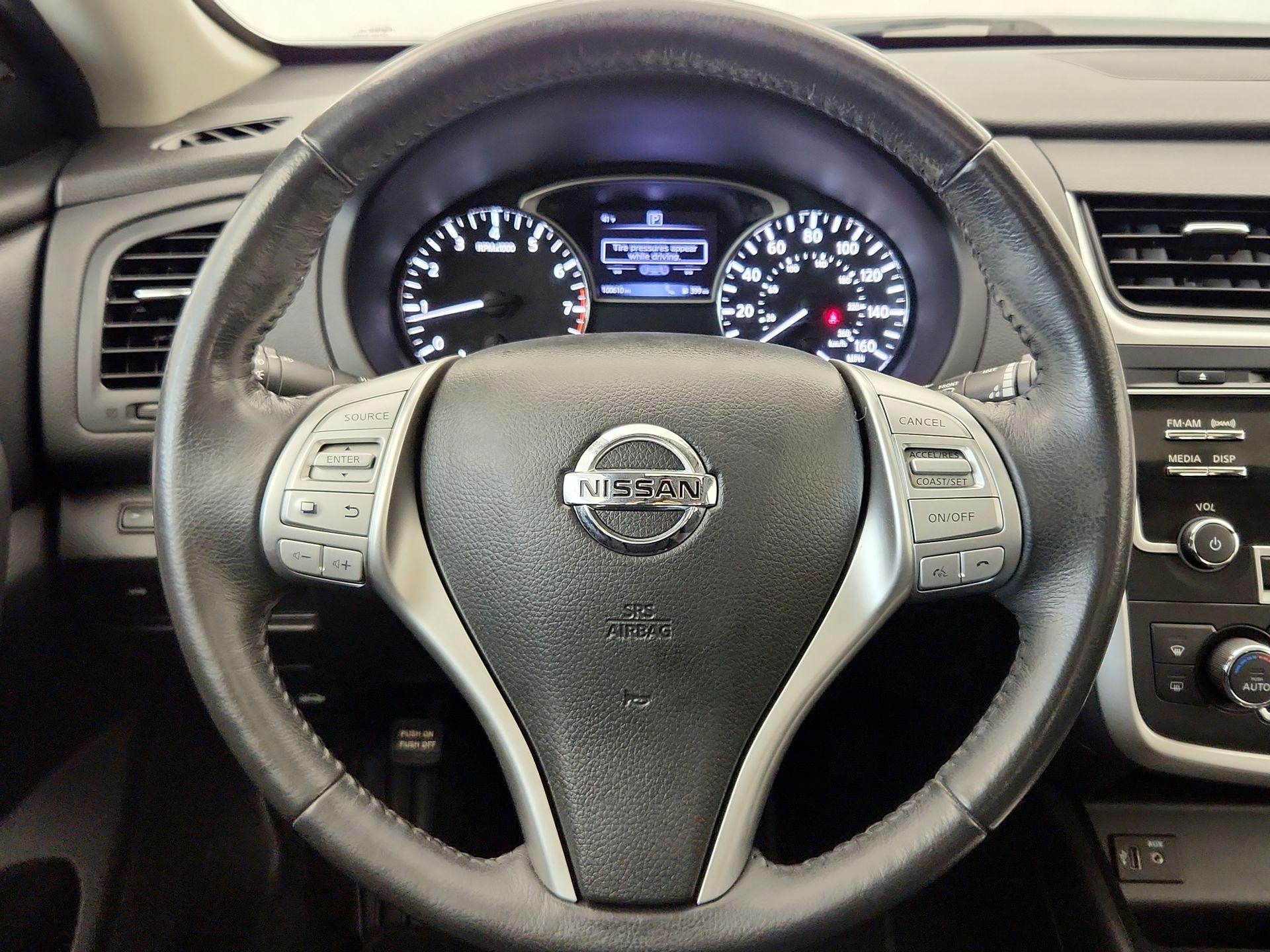 Thumbnail: 2017 Nissan Altima - 10