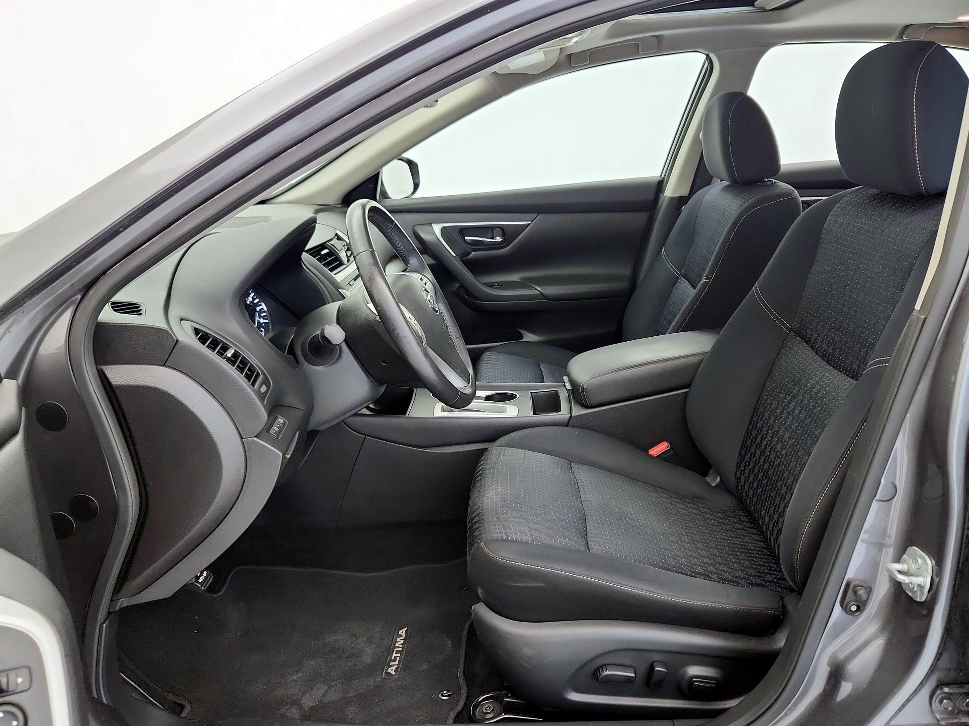 Thumbnail: 2017 Nissan Altima - 11