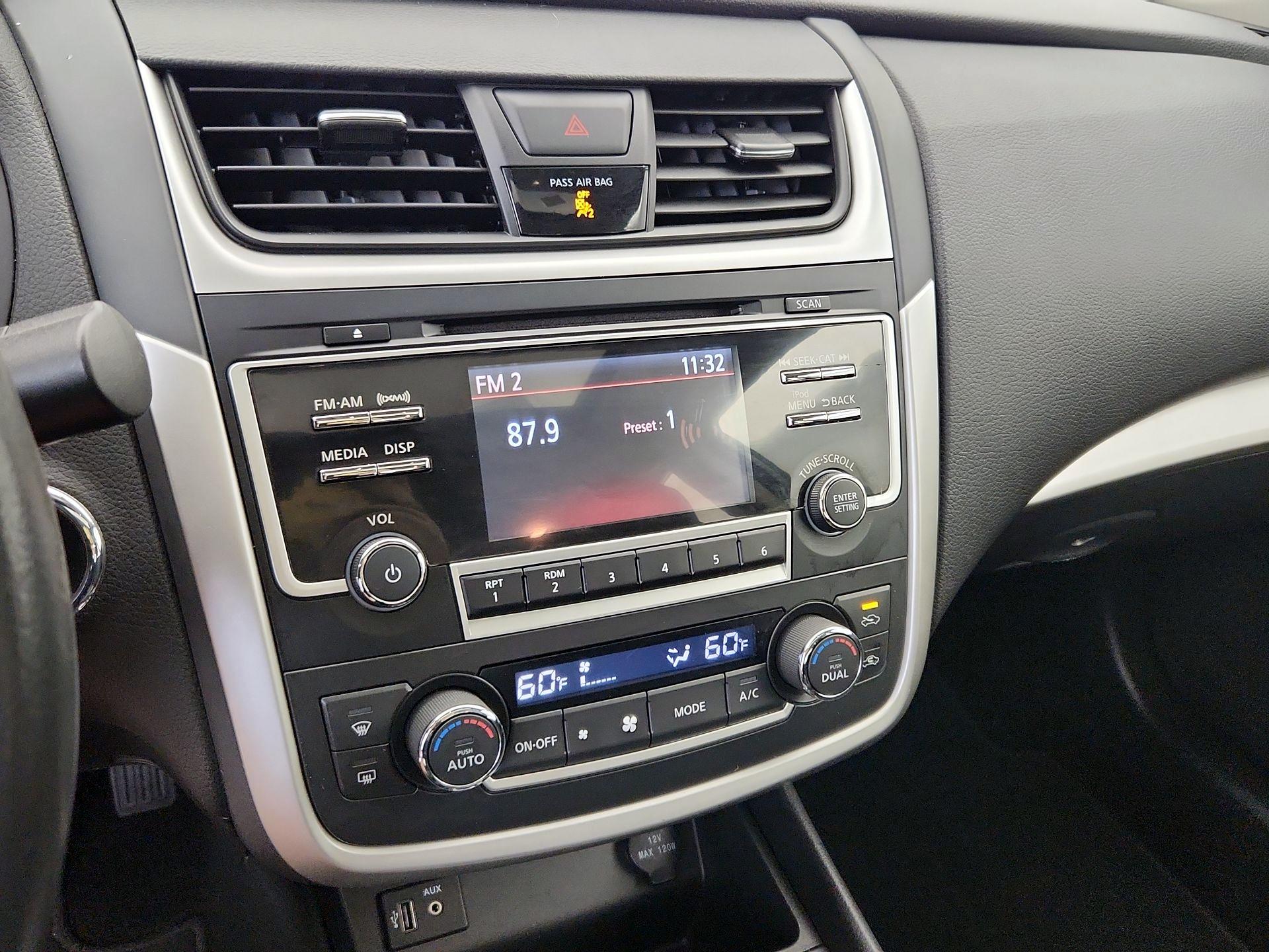 Thumbnail: 2017 Nissan Altima - 15