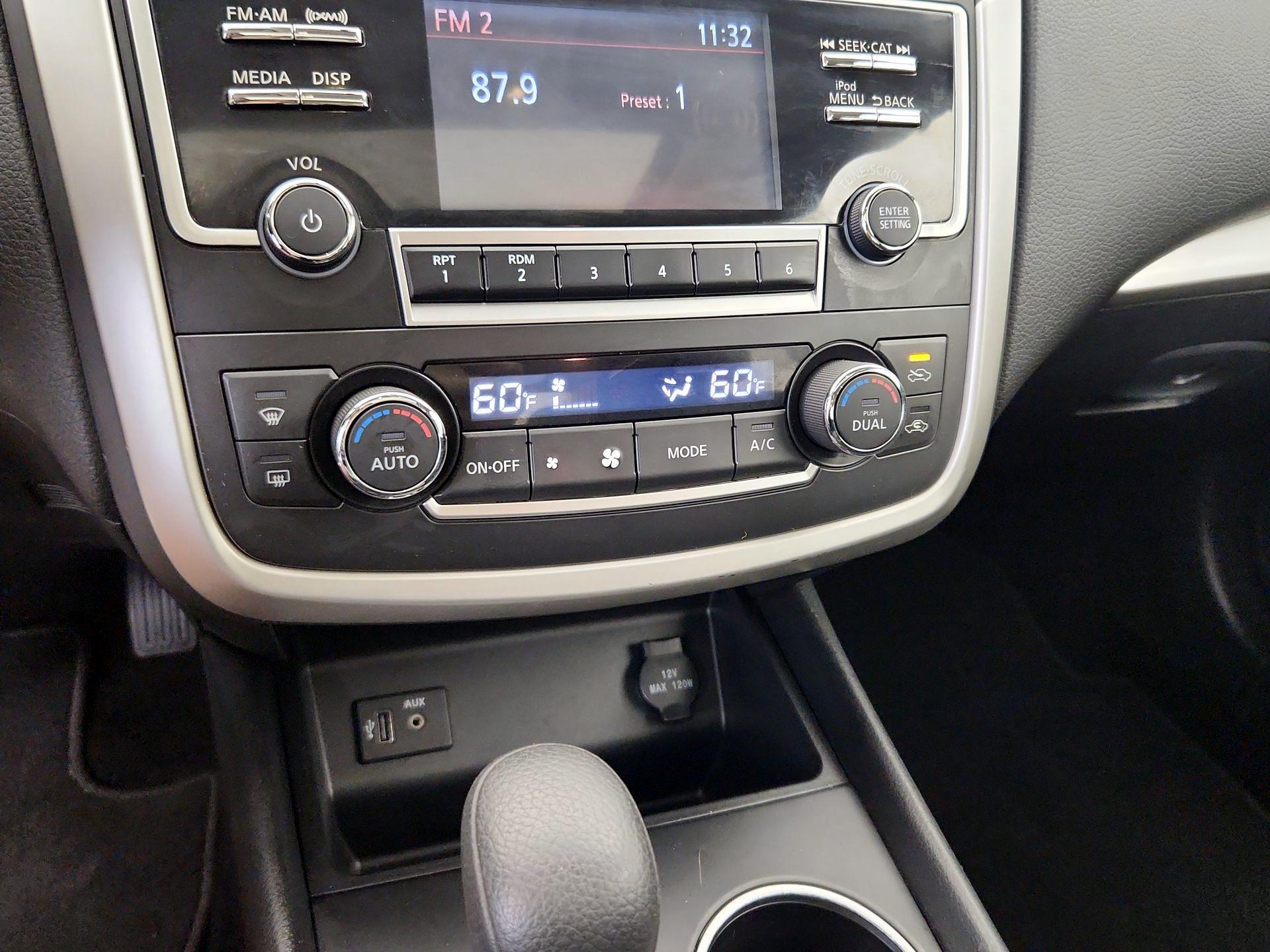 Thumbnail: 2017 Nissan Altima - 16