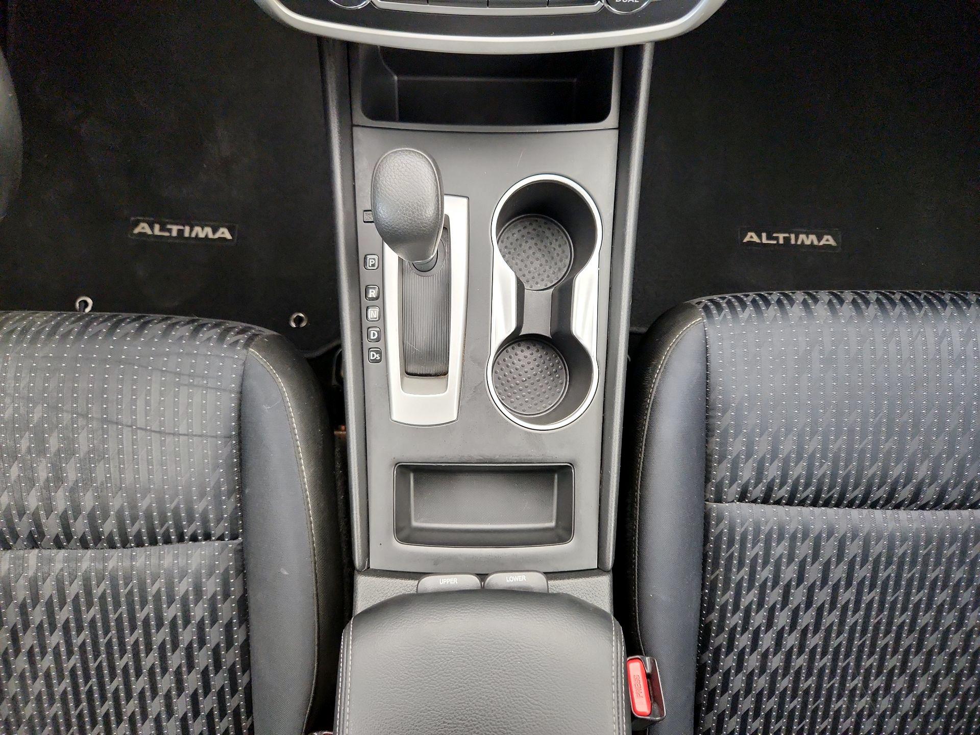 Thumbnail: 2017 Nissan Altima - 17