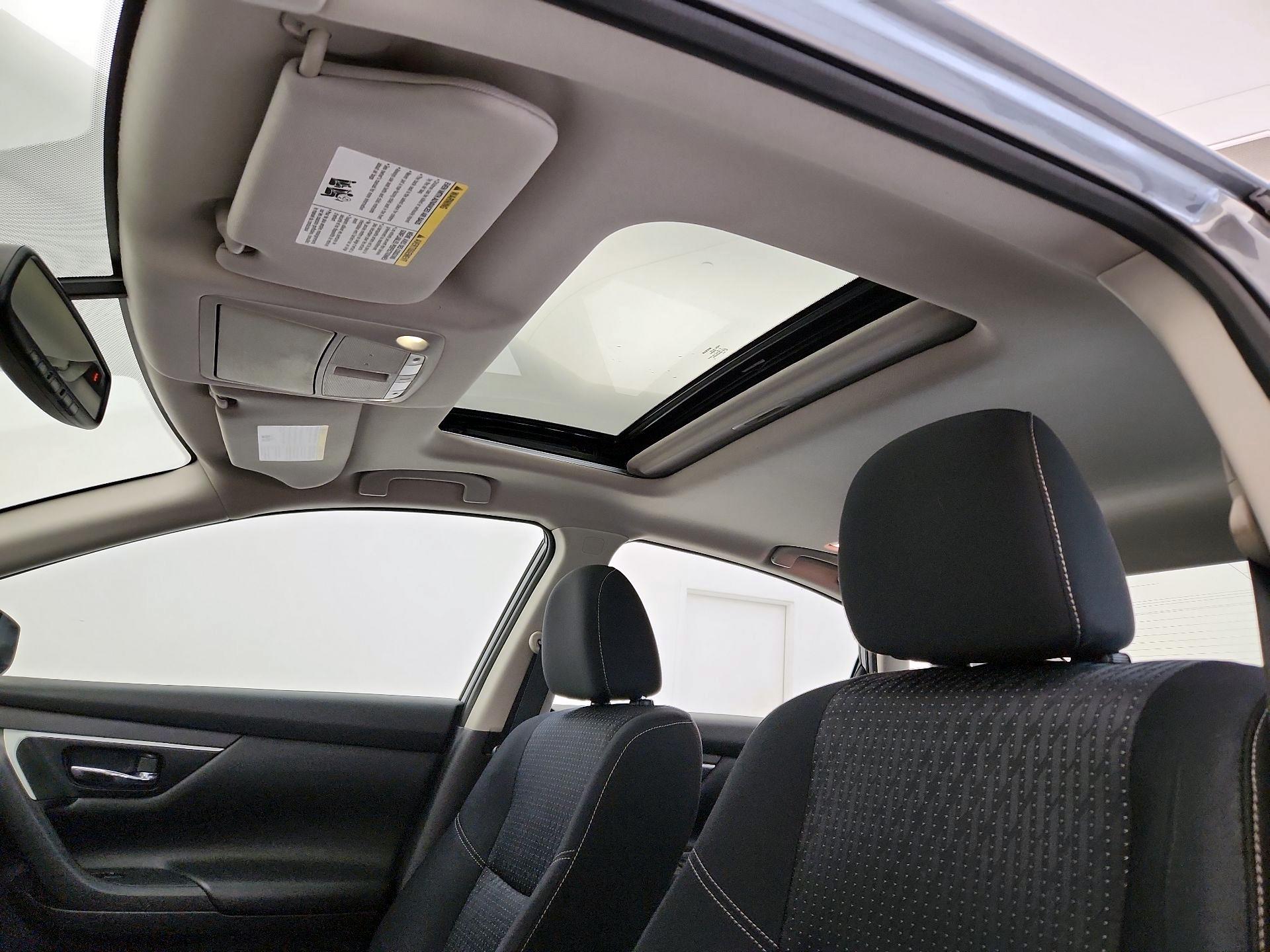 Thumbnail: 2017 Nissan Altima - 19