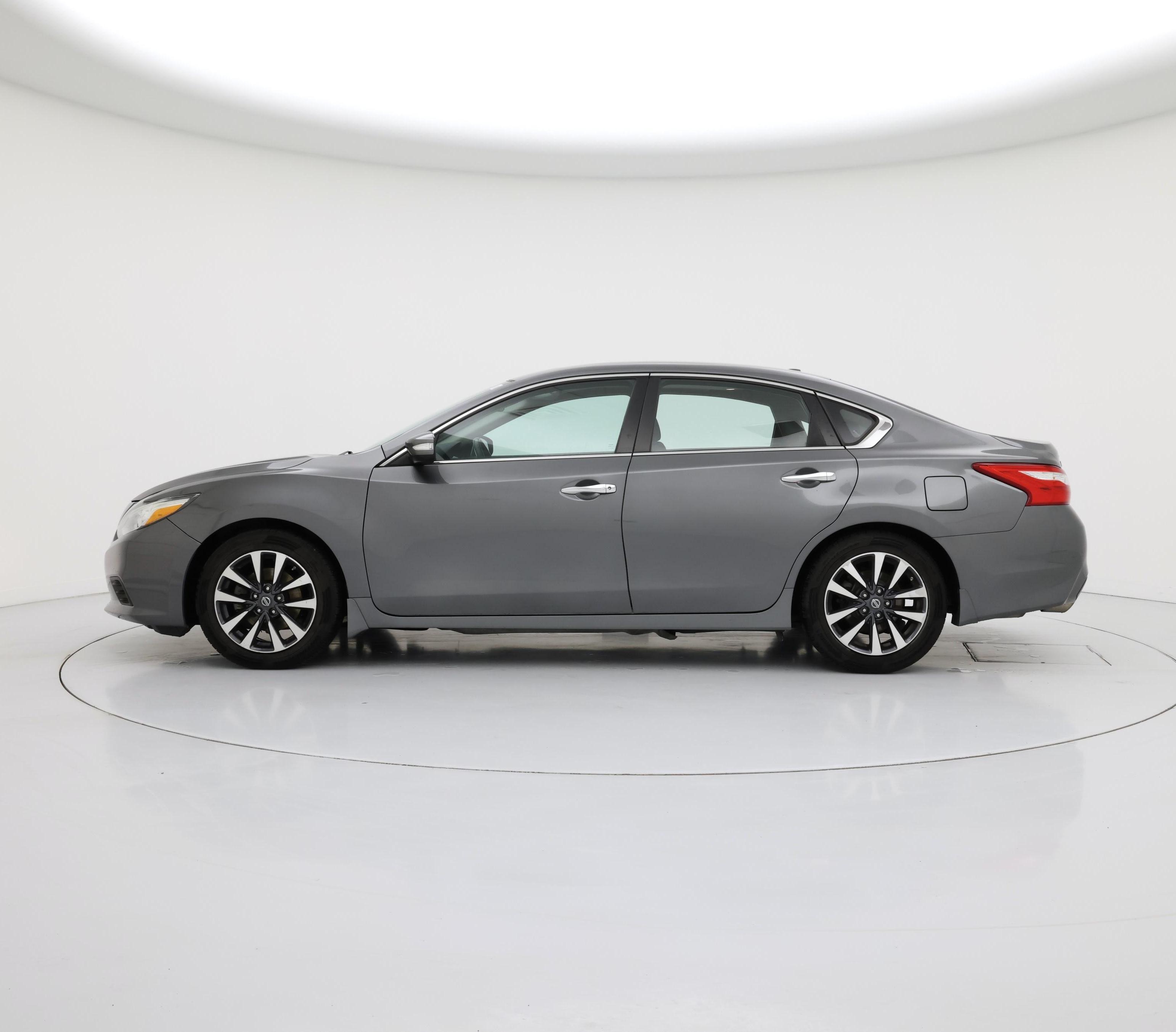 Thumbnail: 2017 Nissan Altima - 3
