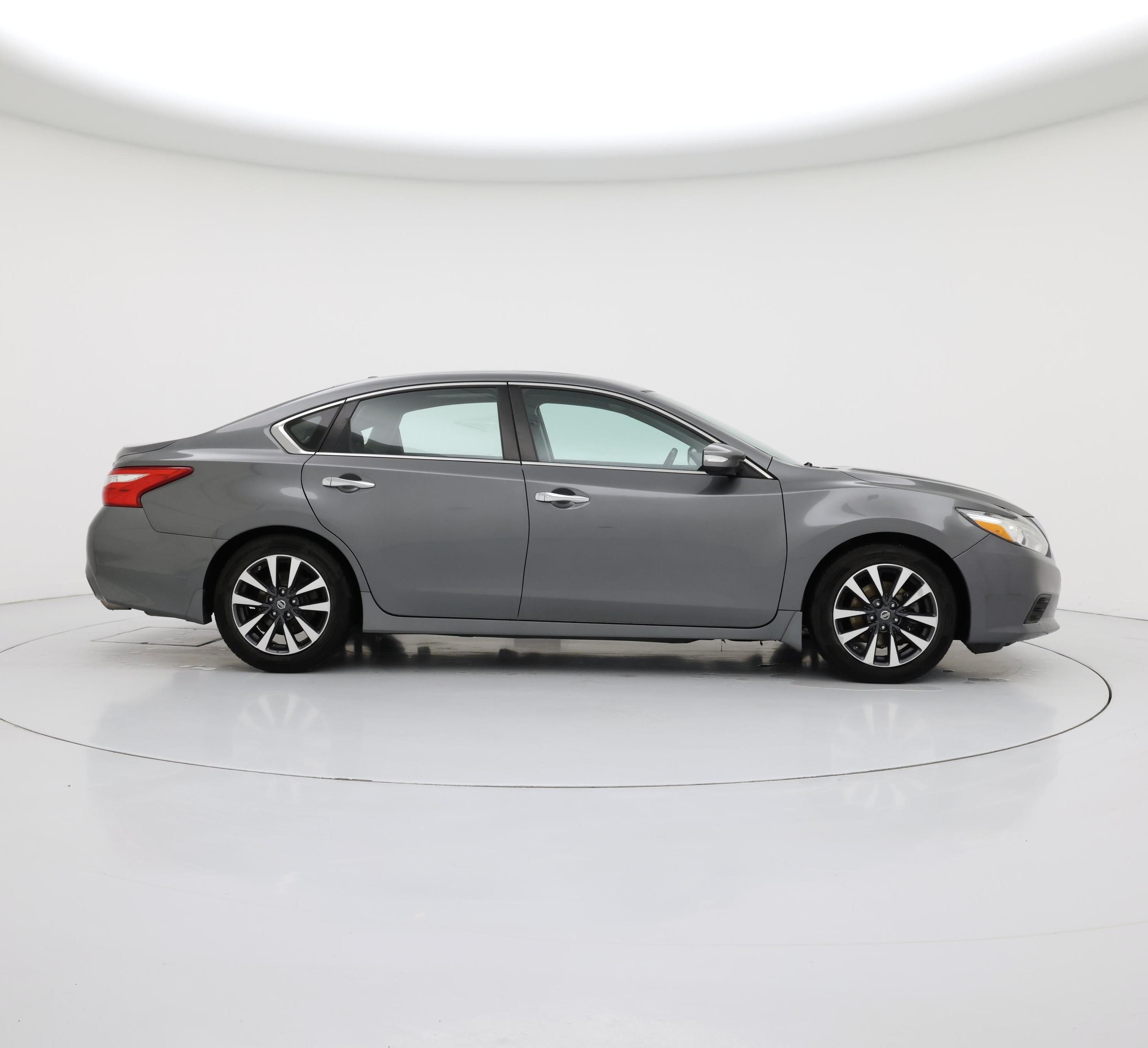 Thumbnail: 2017 Nissan Altima - 7