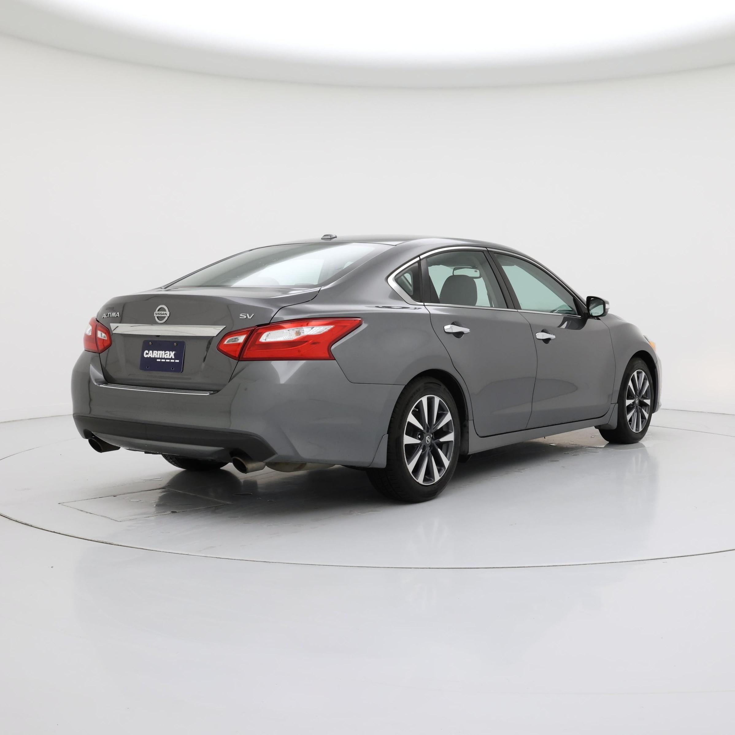 Thumbnail: 2017 Nissan Altima - 8