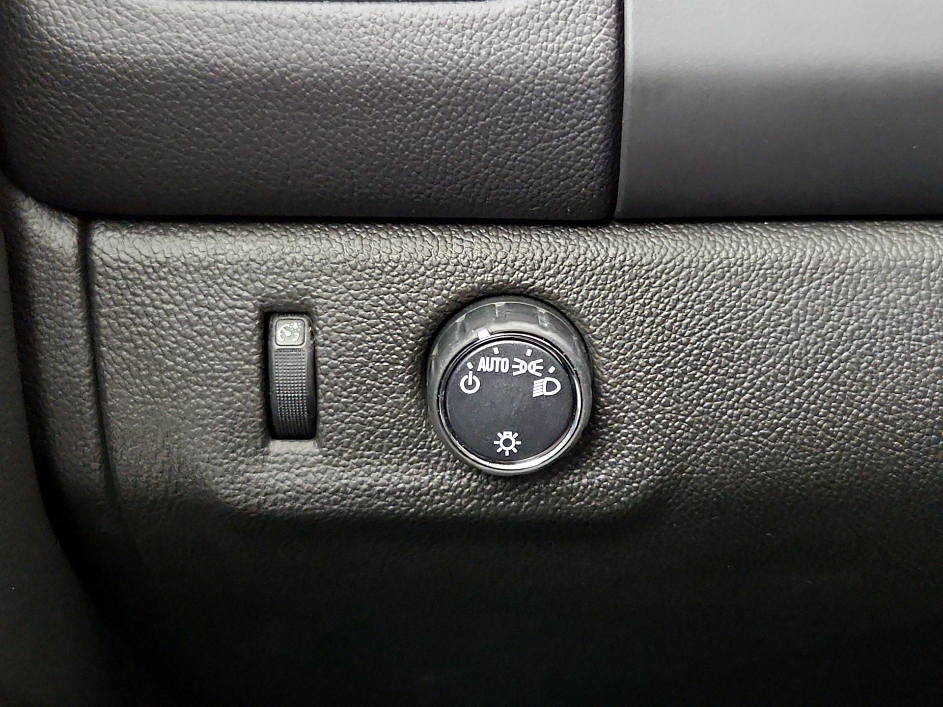 Thumbnail: 2022 Chevrolet Colorado - 13