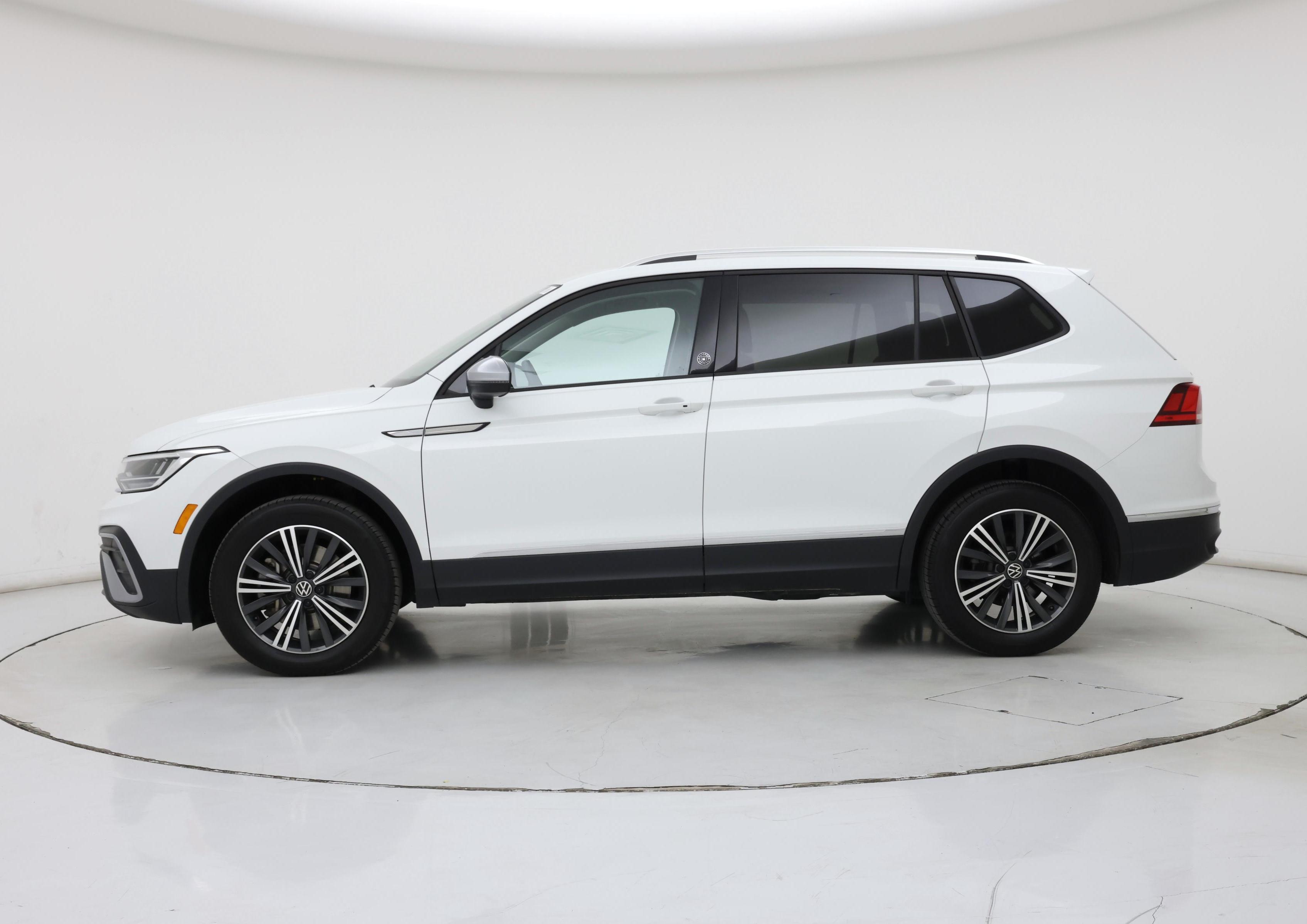 Thumbnail: 2024 Volkswagen Tiguan - 3