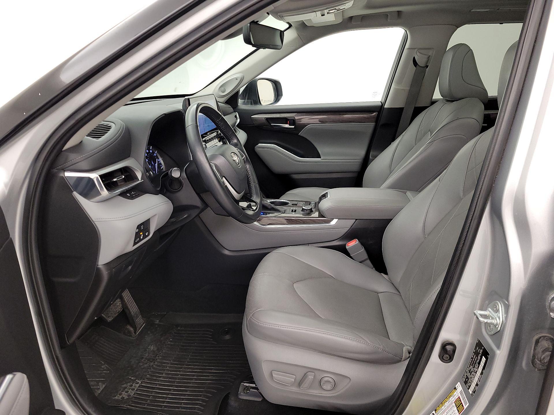 Thumbnail: 2022 Toyota Highlander - 11