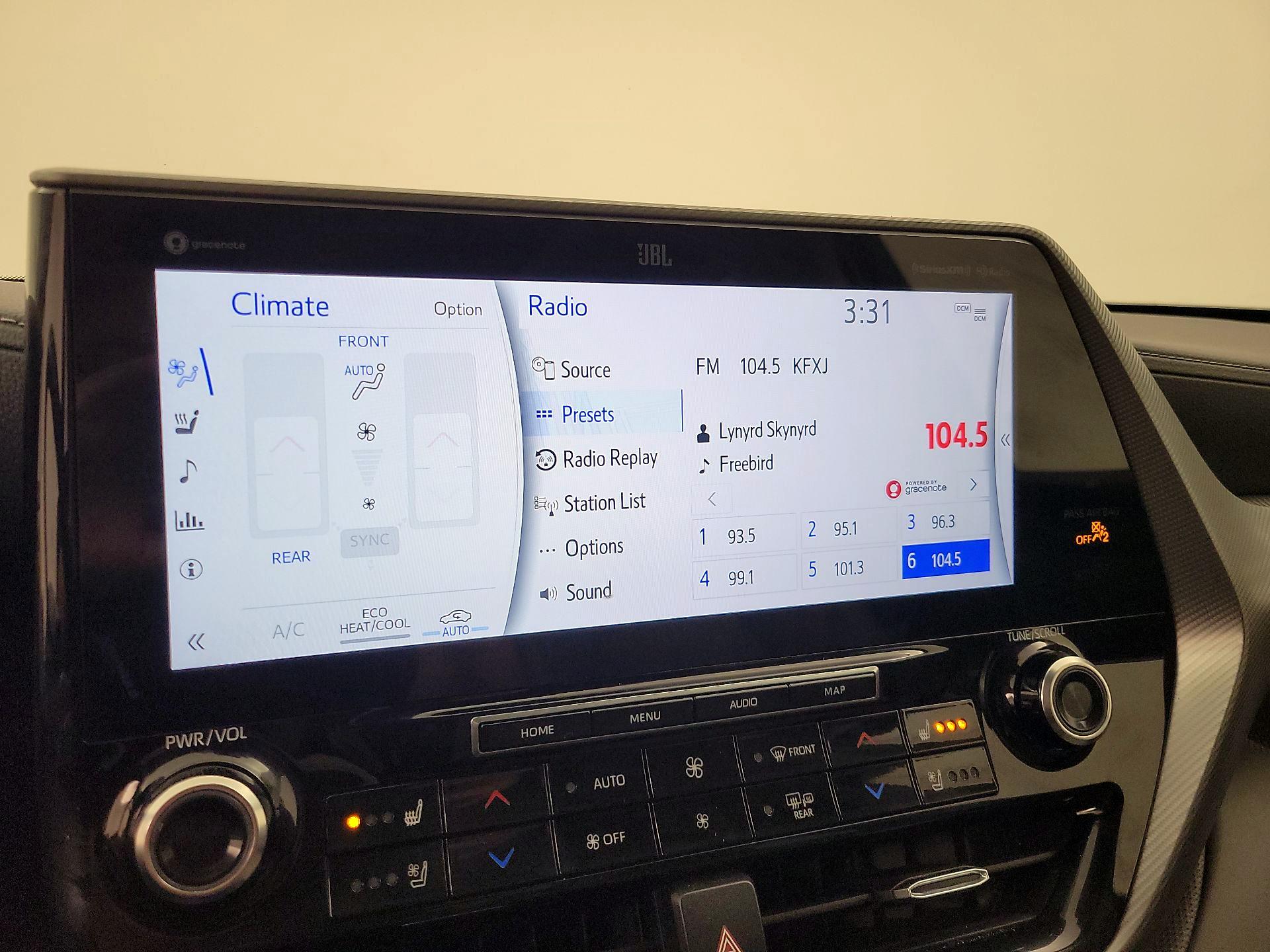 Thumbnail: 2022 Toyota Highlander - 16