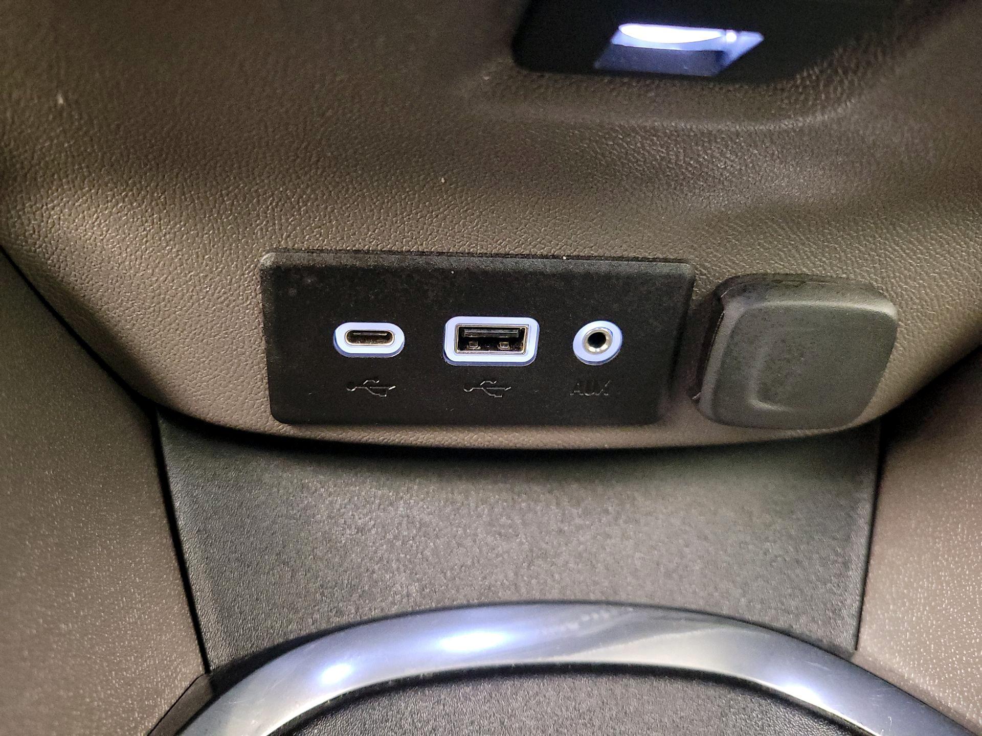 Thumbnail: 2023 Chevrolet Malibu - 18