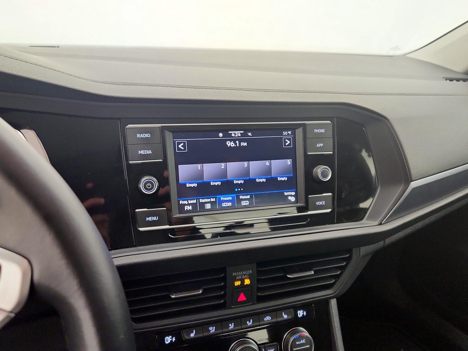 Thumbnail: 2023 Volkswagen Jetta - 15