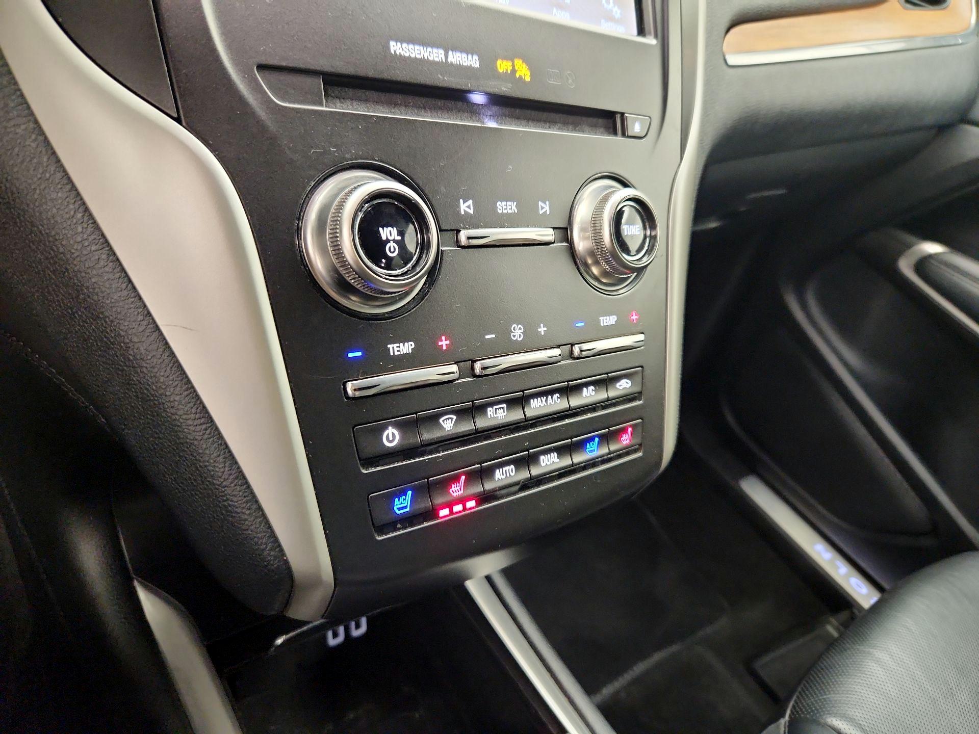 Thumbnail: 2019 Lincoln MKC - 17