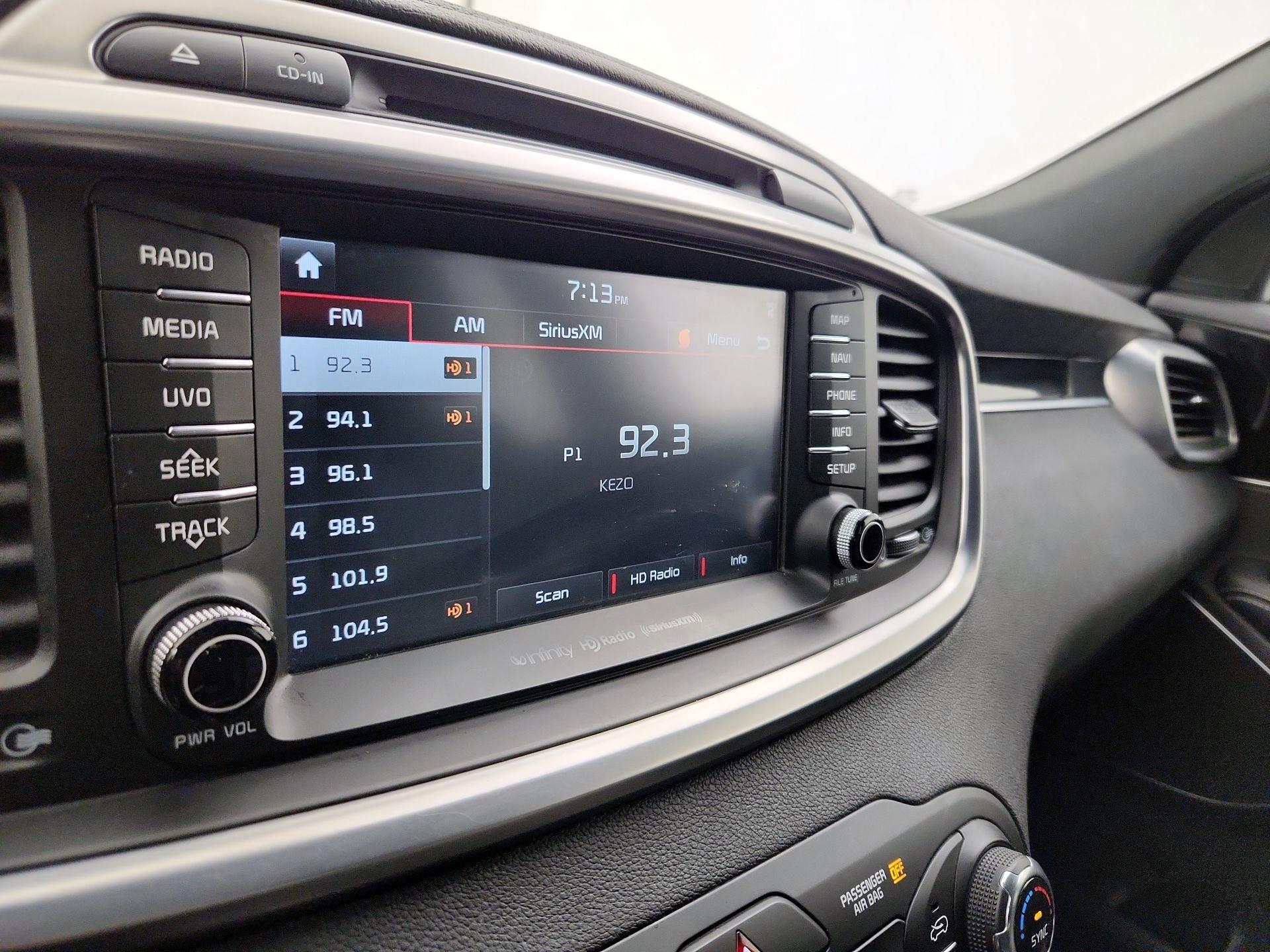 Thumbnail: 2016 Kia Sorento - 16