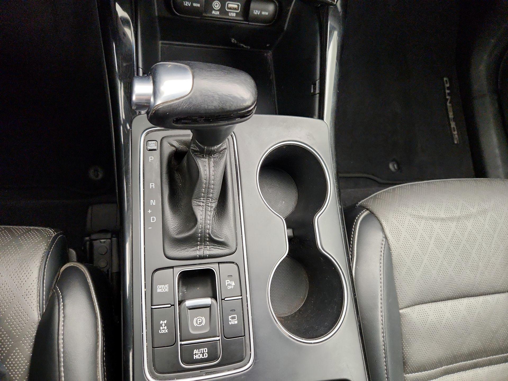 Thumbnail: 2016 Kia Sorento - 18