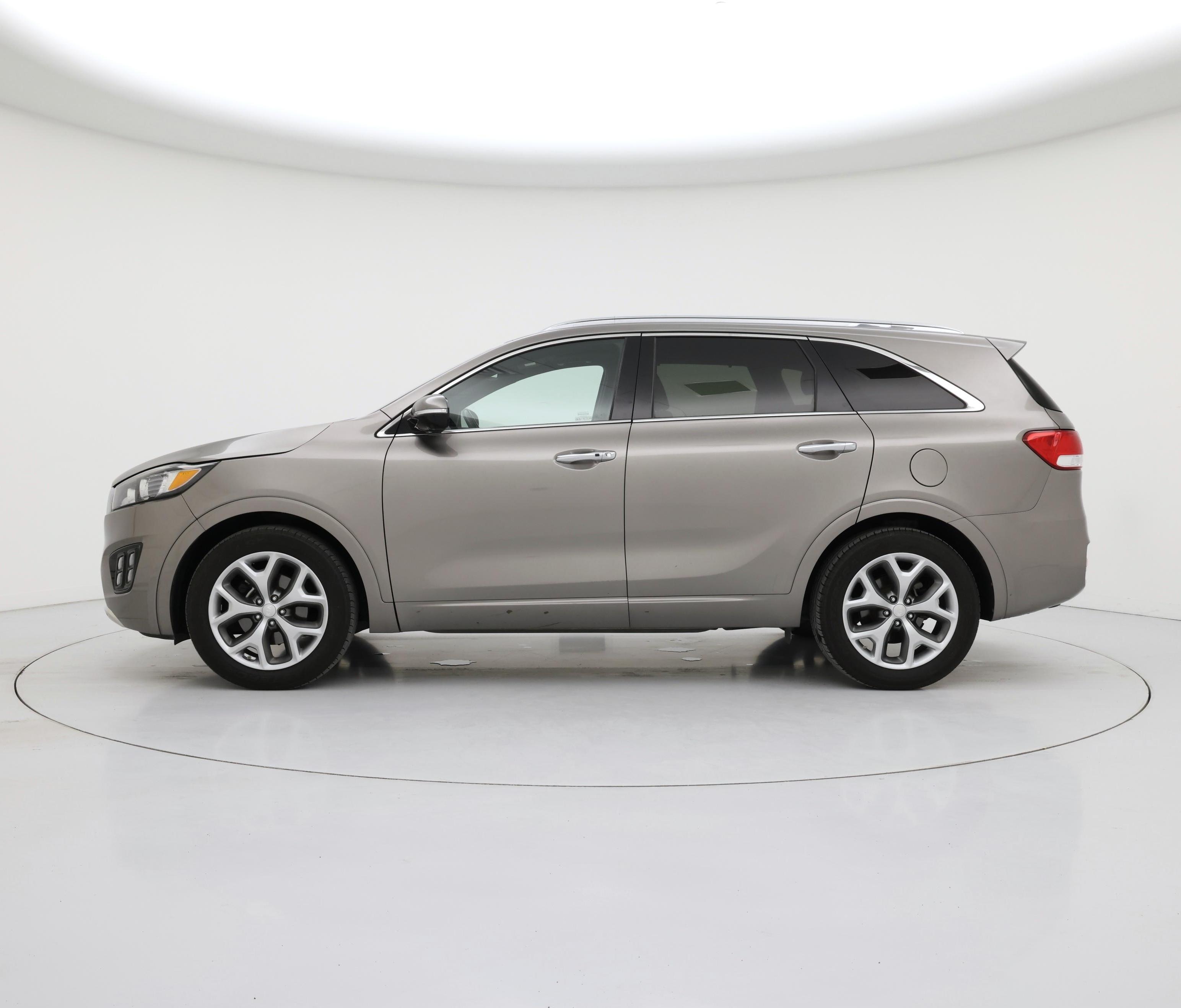 Thumbnail: 2016 Kia Sorento - 3
