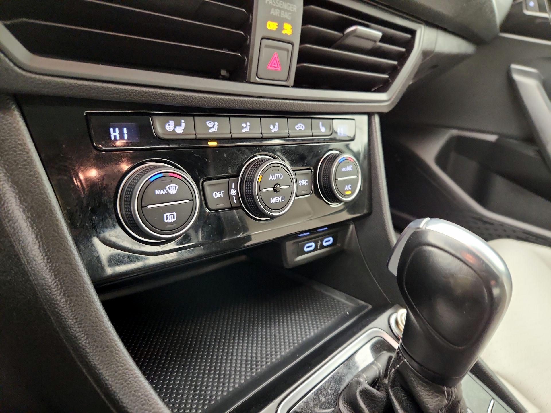 Thumbnail: 2020 Volkswagen Jetta - 16