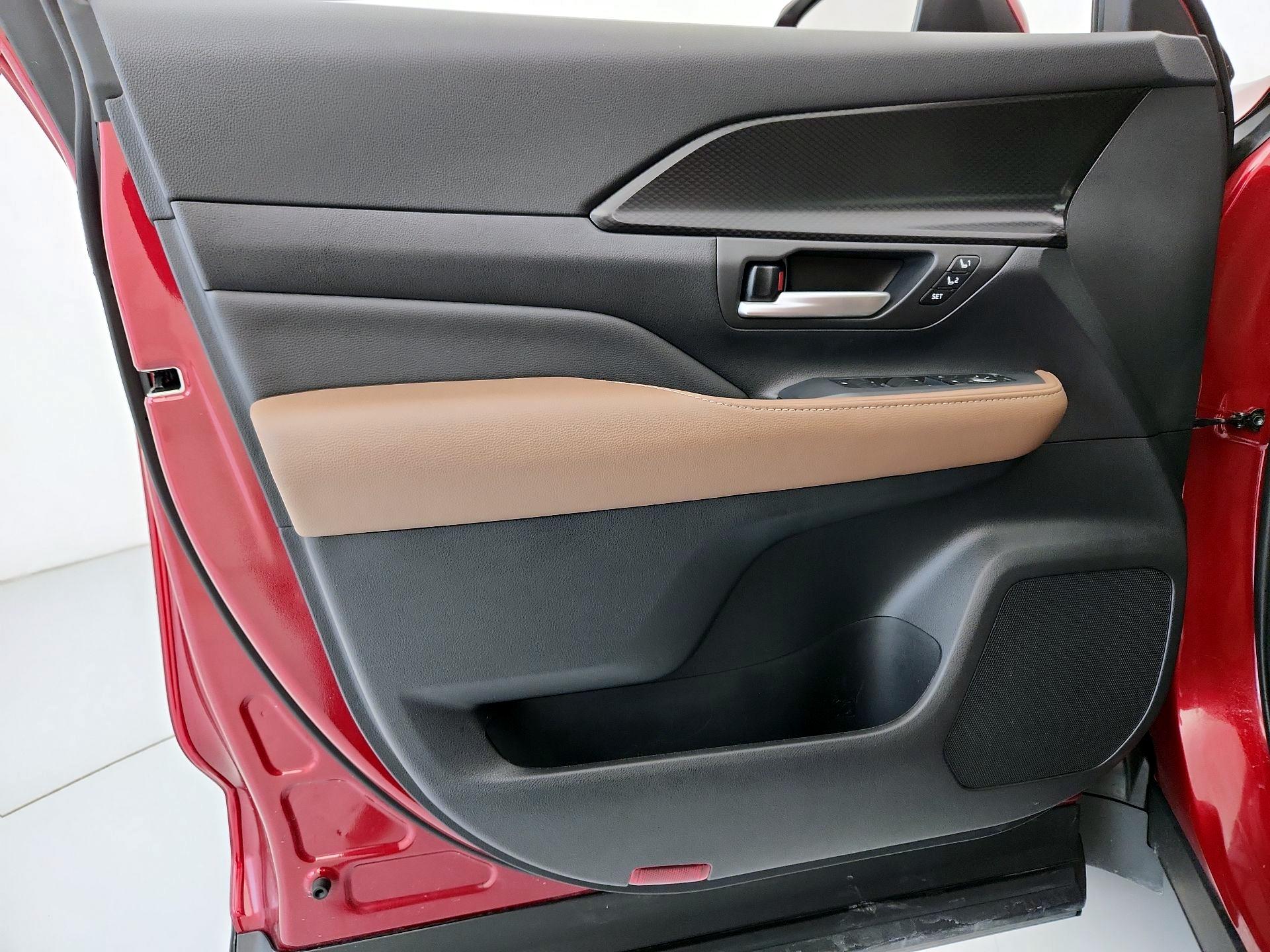 Thumbnail: 2025 Toyota Highlander - 12