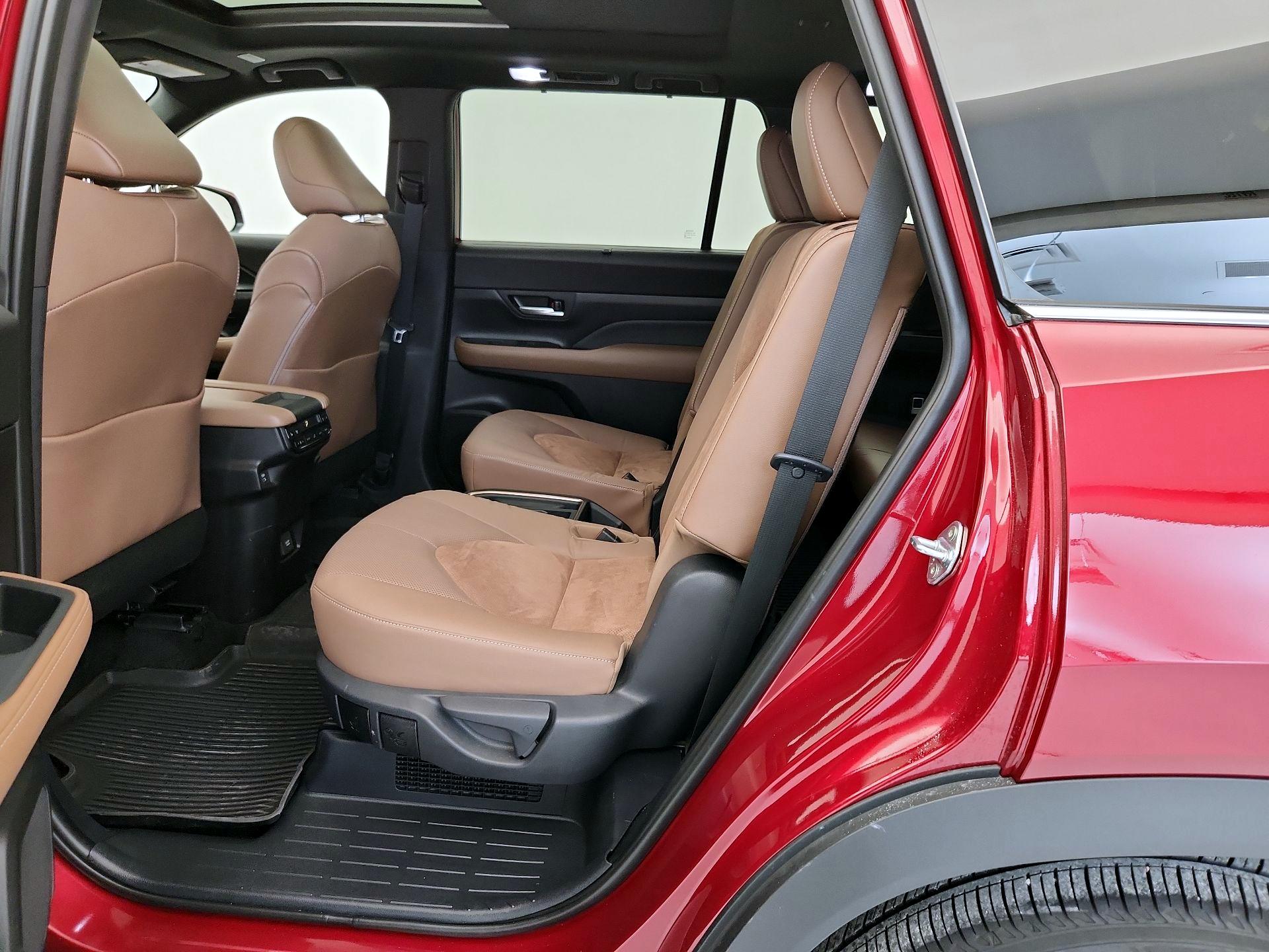 Thumbnail: 2025 Toyota Highlander - 20