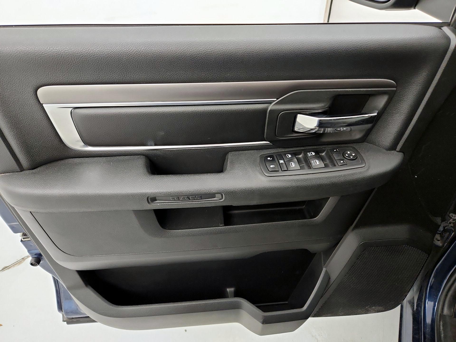 Thumbnail: 2021 RAM 1500 Classic - 12