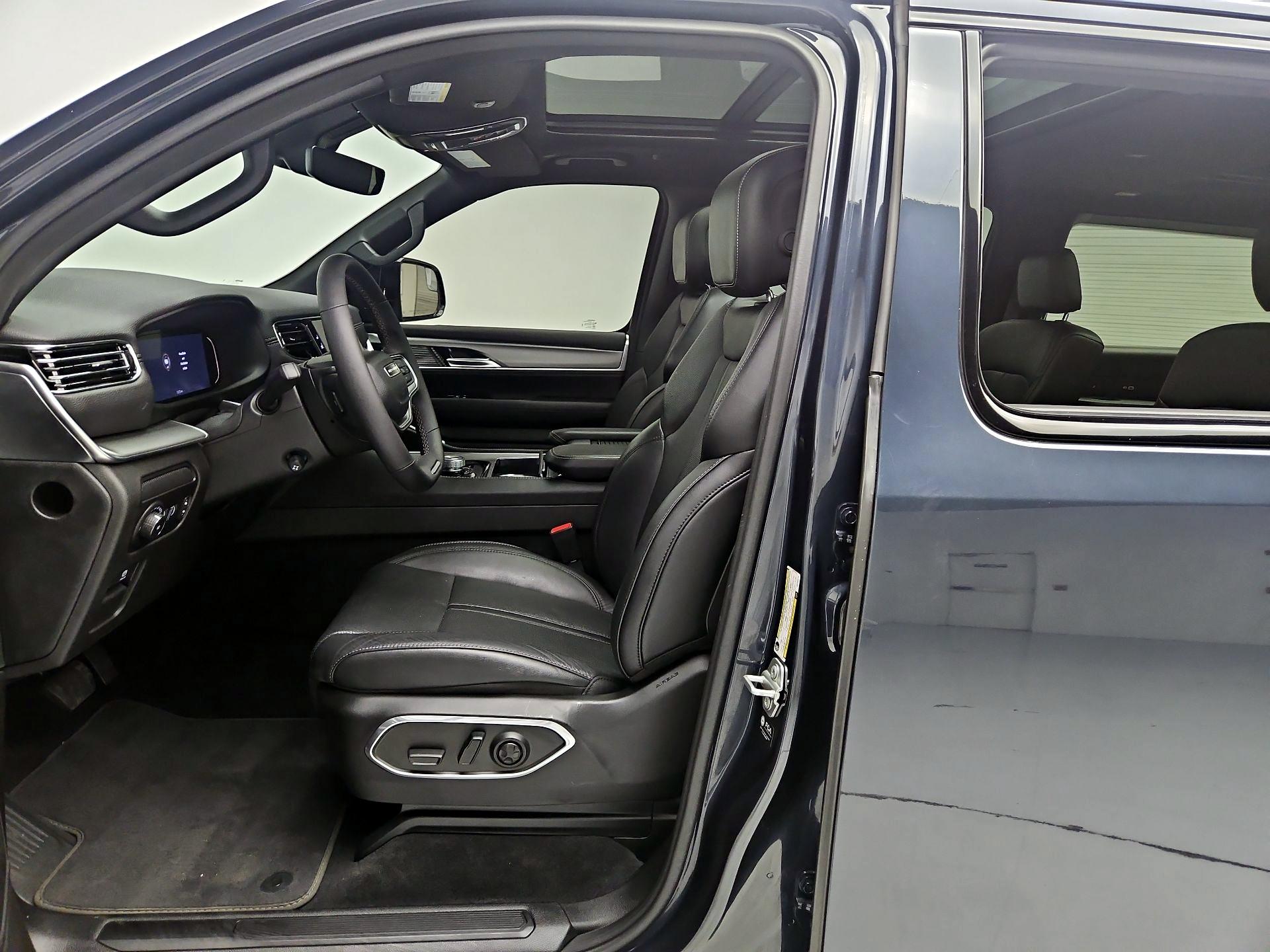Thumbnail: 2024 Jeep Wagoneer - 11
