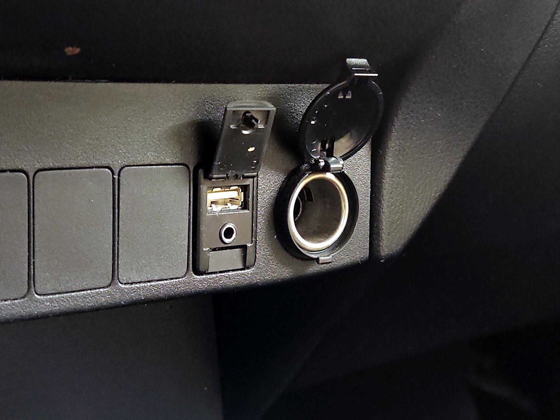 Thumbnail: 2014 Toyota RAV4 - 18