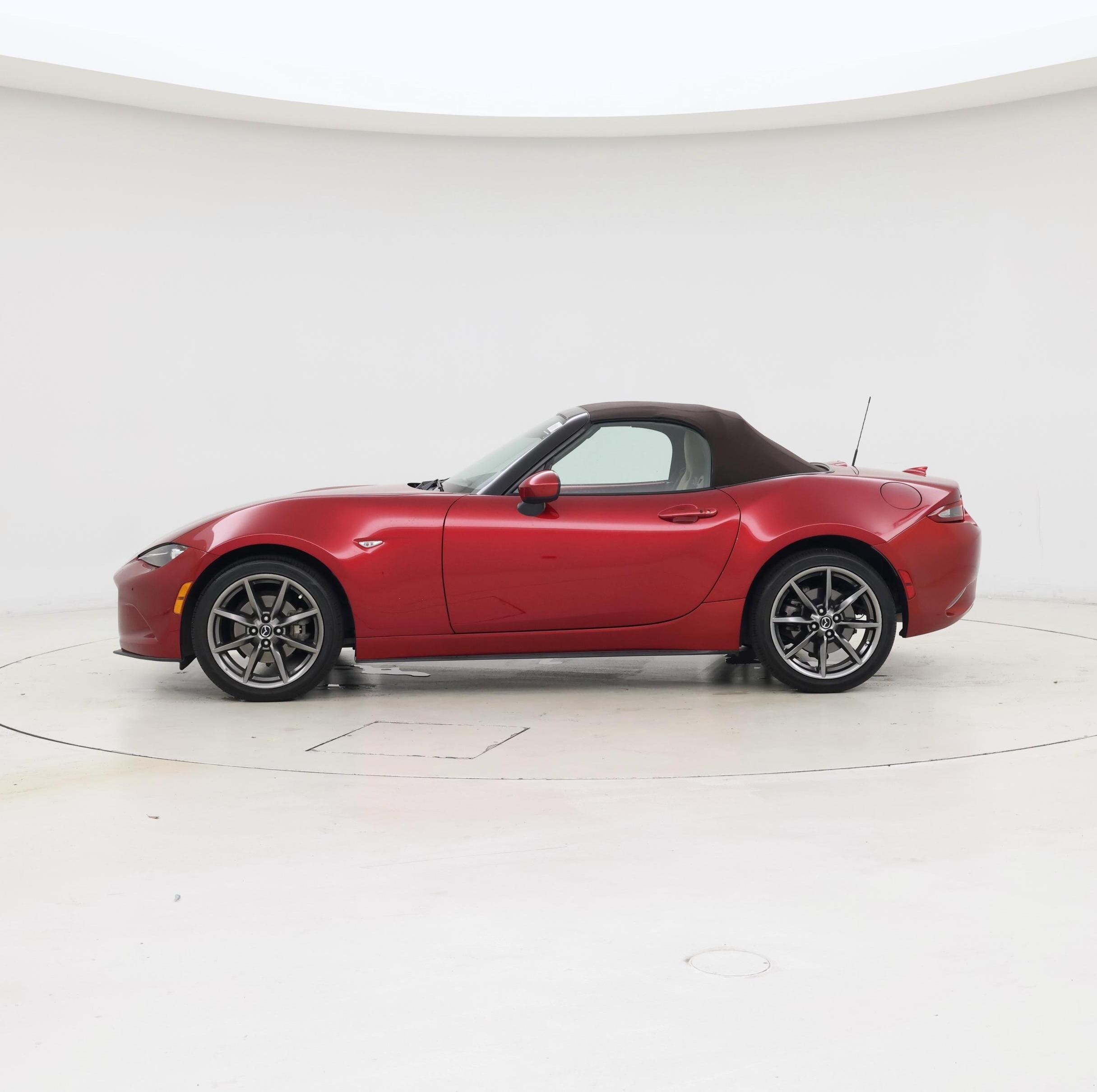 Thumbnail: 2019 Mazda MX-5 Miata - 3