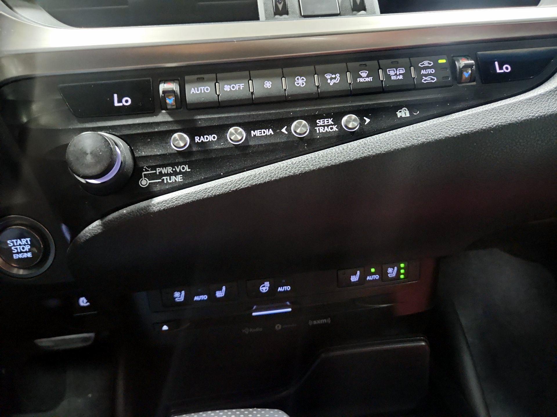 Thumbnail: 2019 Lexus ES - 14