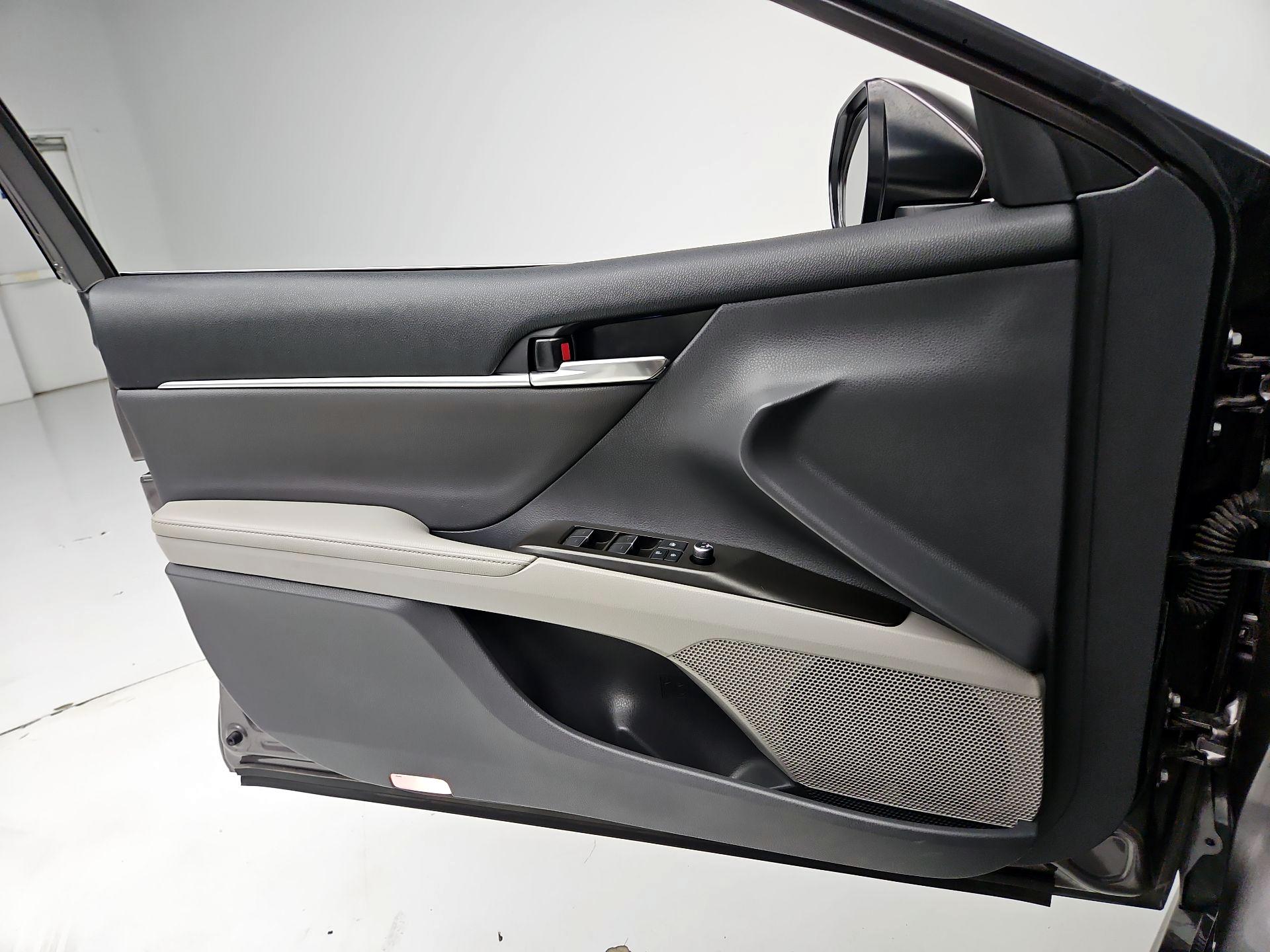 Thumbnail: 2021 Toyota Camry - 12