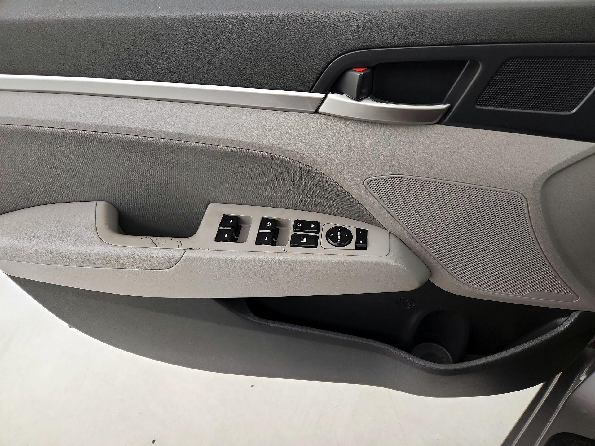 Thumbnail: 2020 Hyundai Elantra - 12