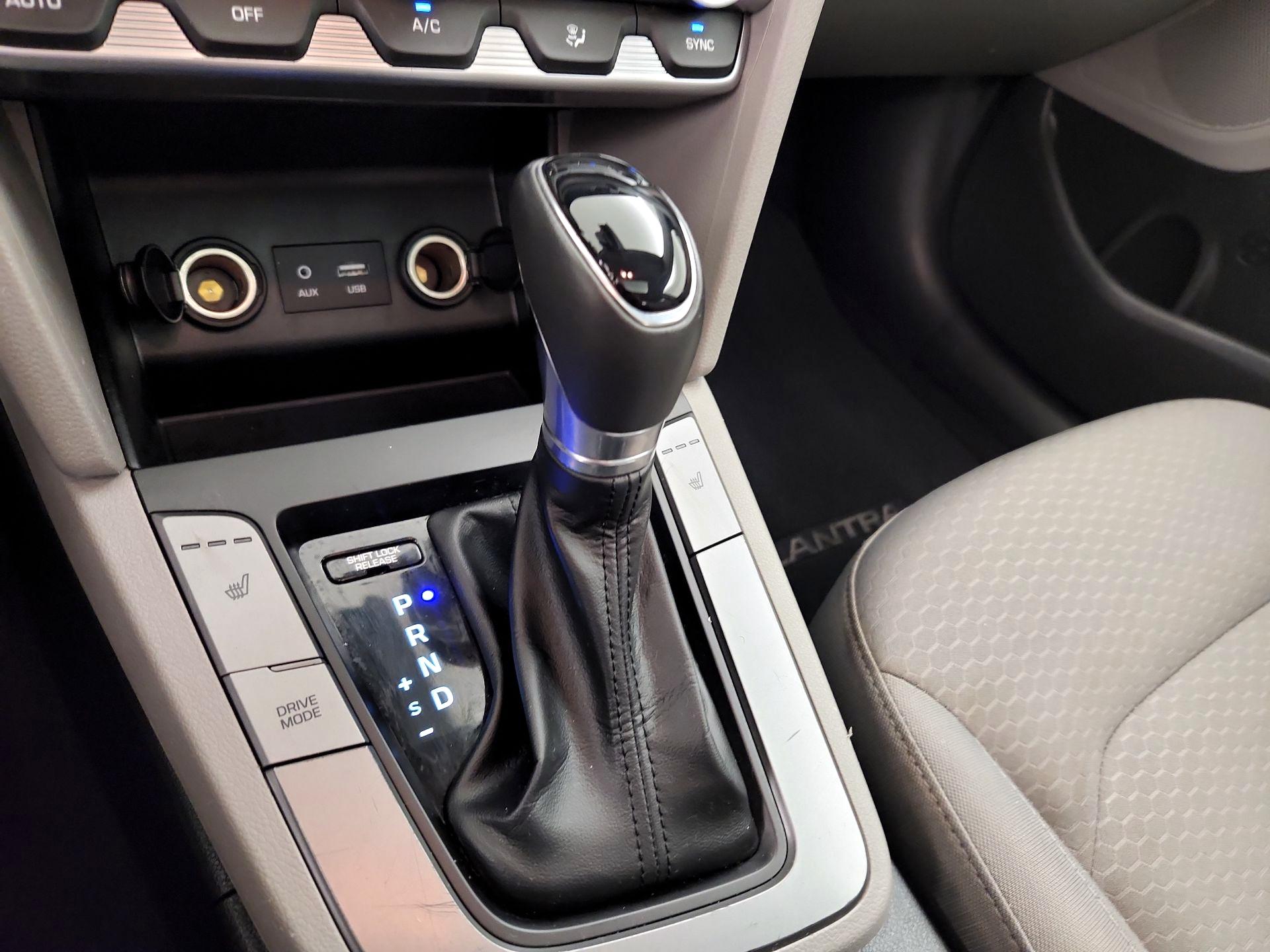 Thumbnail: 2020 Hyundai Elantra - 17