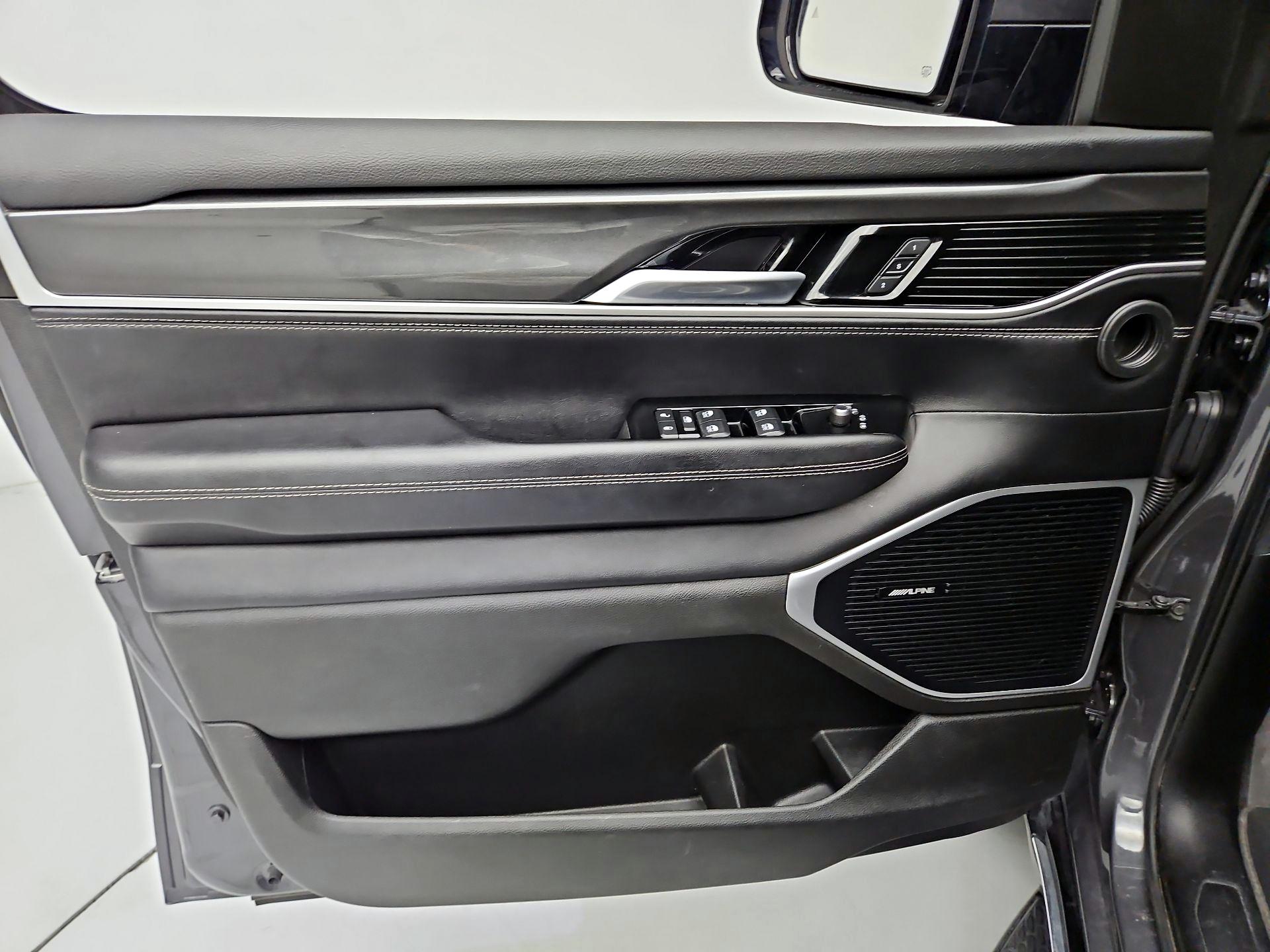 Thumbnail: 2022 Jeep Wagoneer - 12