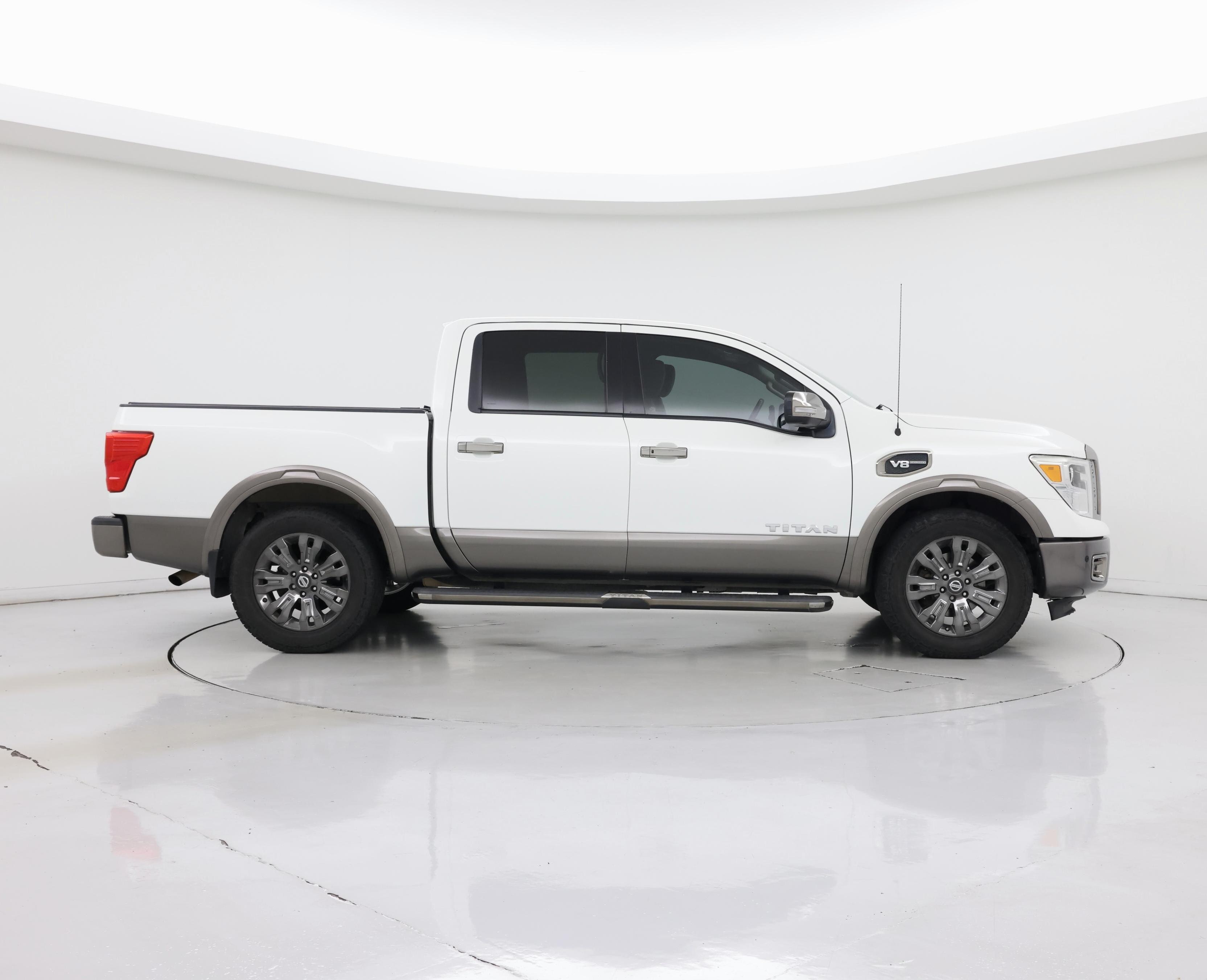 Thumbnail: 2017 Nissan Titan - 7