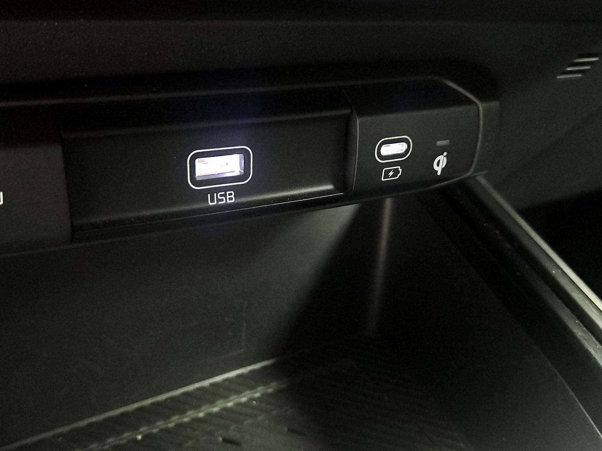 Thumbnail: 2023 Kia Niro - 18