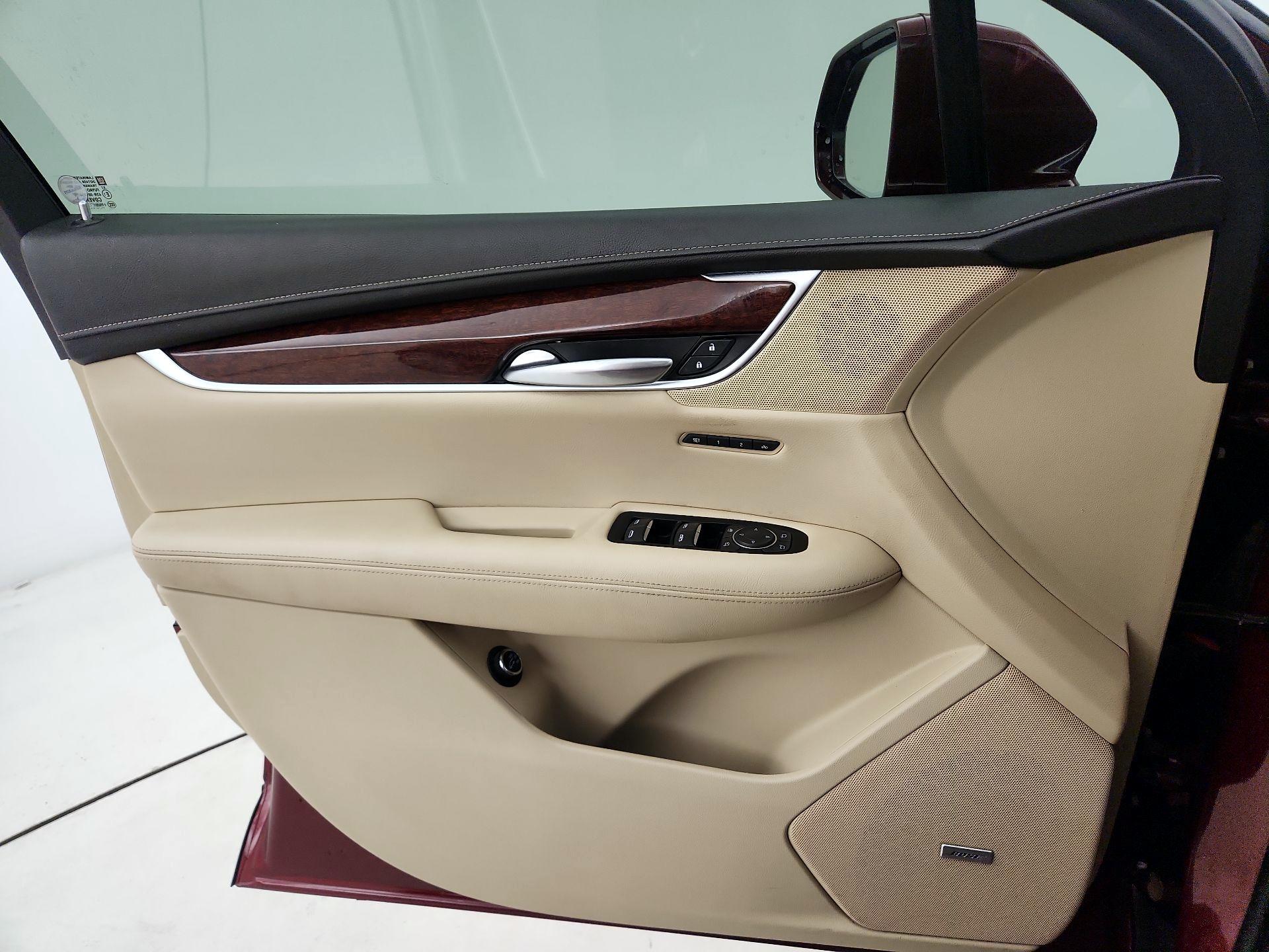 Thumbnail: 2018 Cadillac XT5 - 12