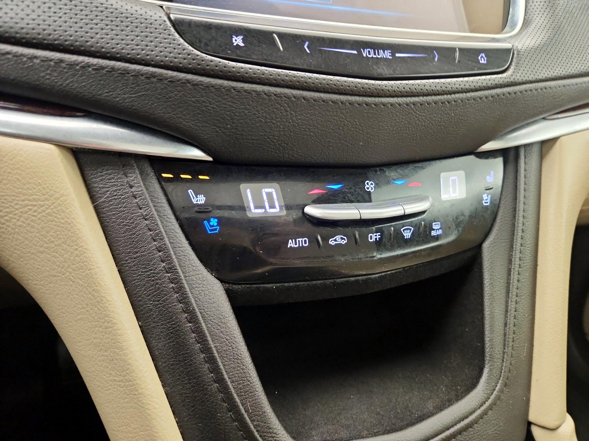 Thumbnail: 2018 Cadillac XT5 - 16