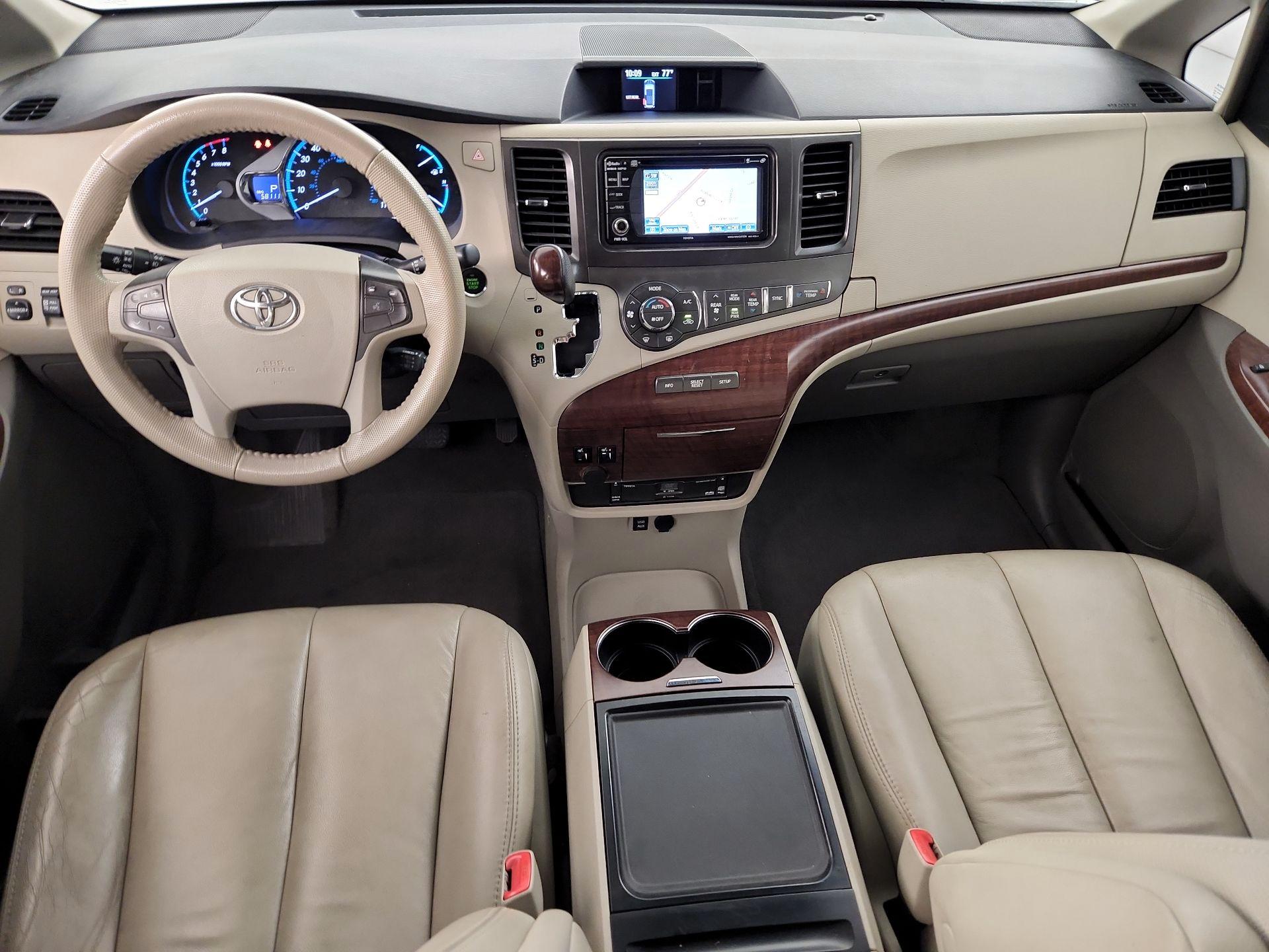 Thumbnail: 2014 Toyota Sienna - 9