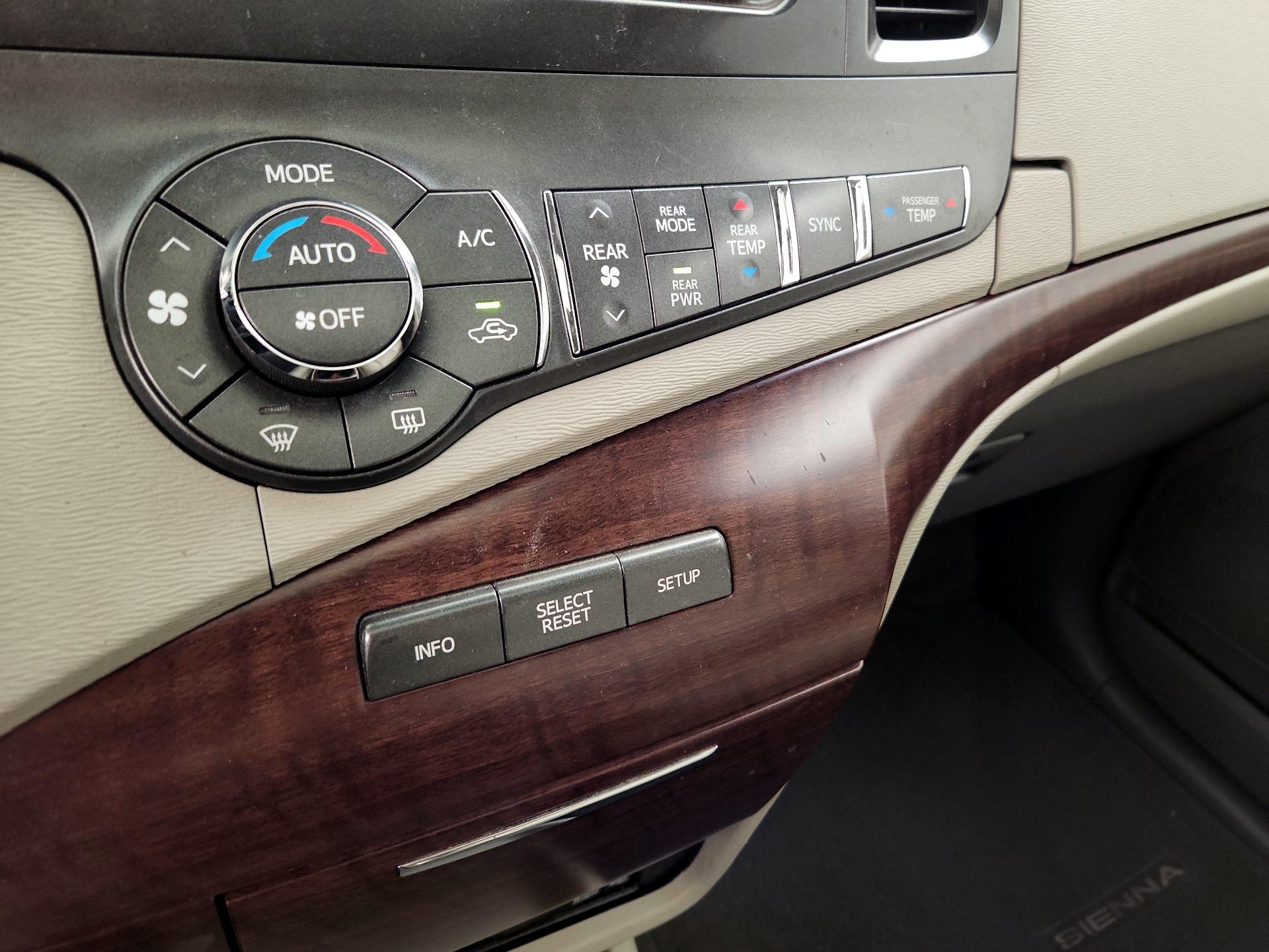 Thumbnail: 2014 Toyota Sienna - 17