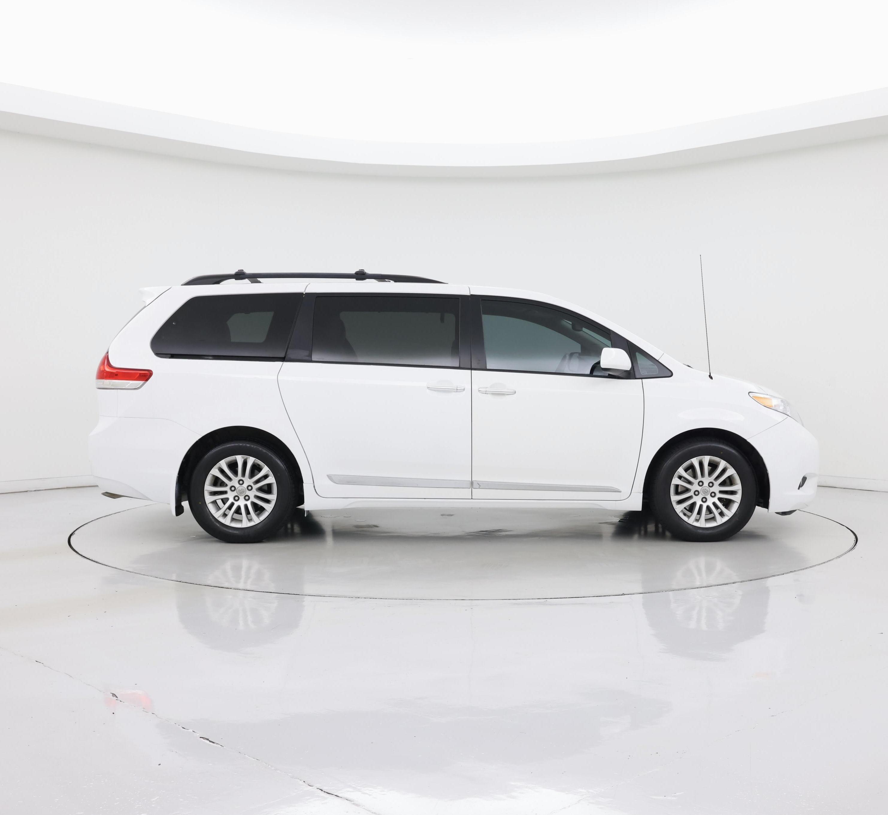 Thumbnail: 2014 Toyota Sienna - 7
