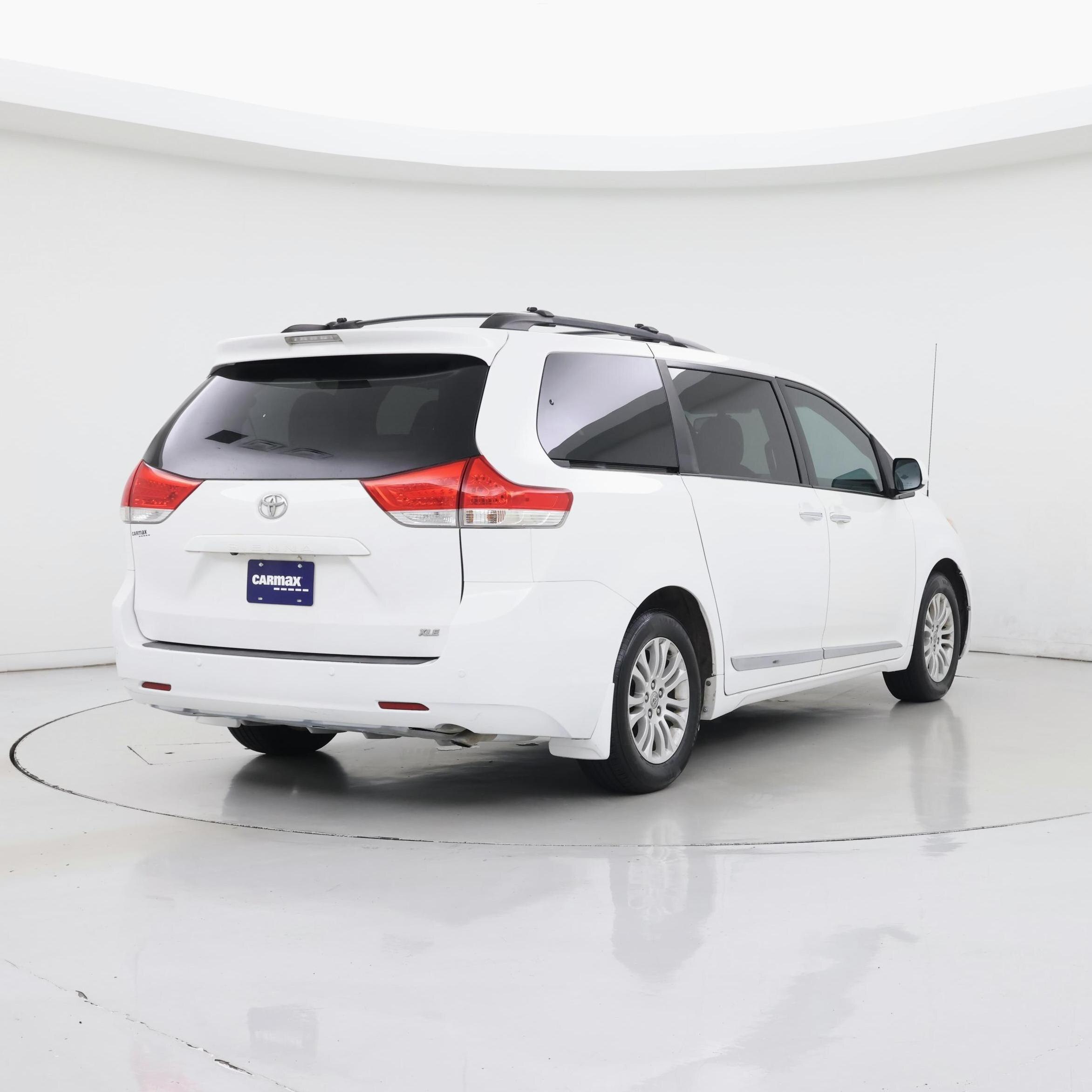 Thumbnail: 2014 Toyota Sienna - 8