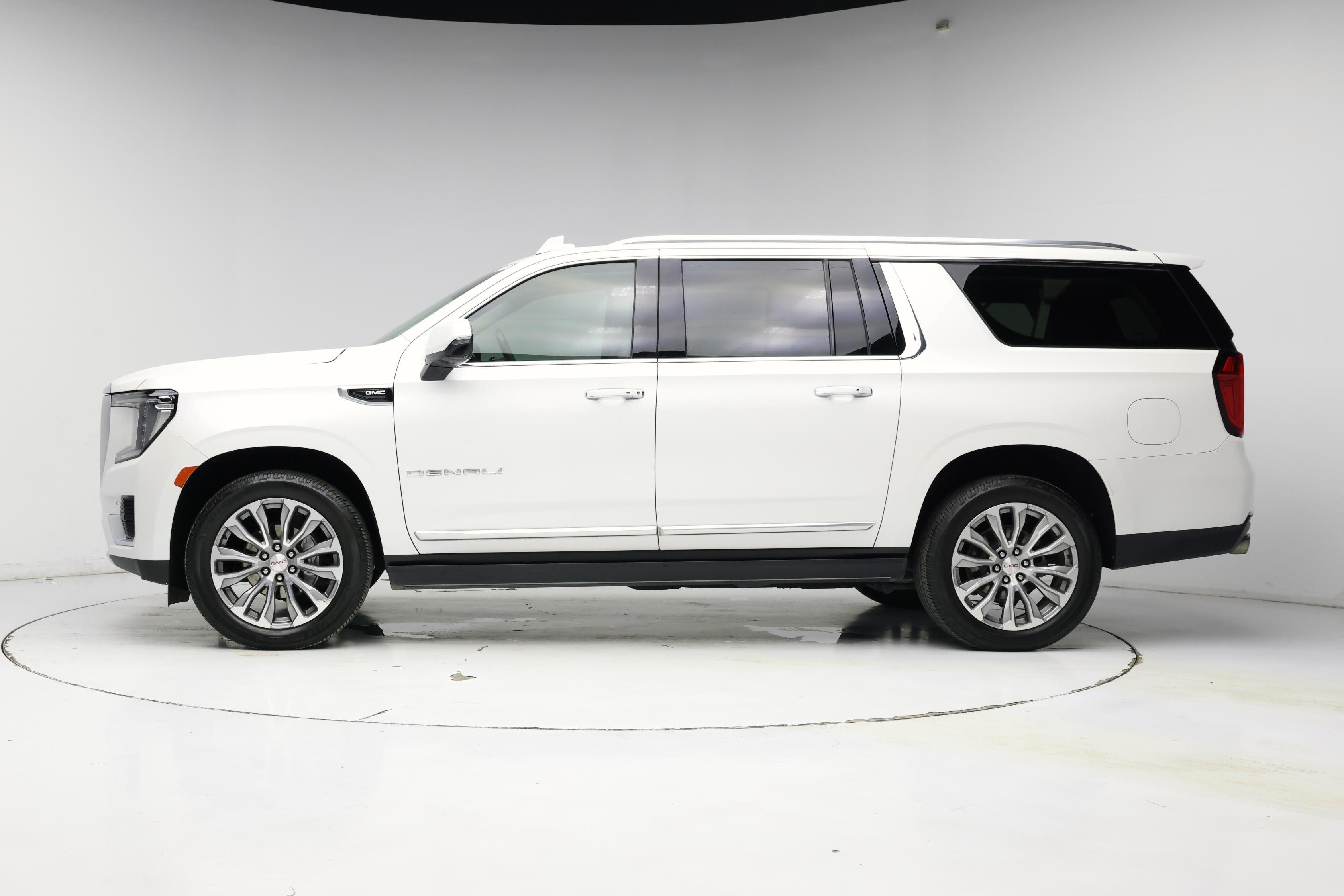 Thumbnail: 2021 GMC Yukon XL - 3