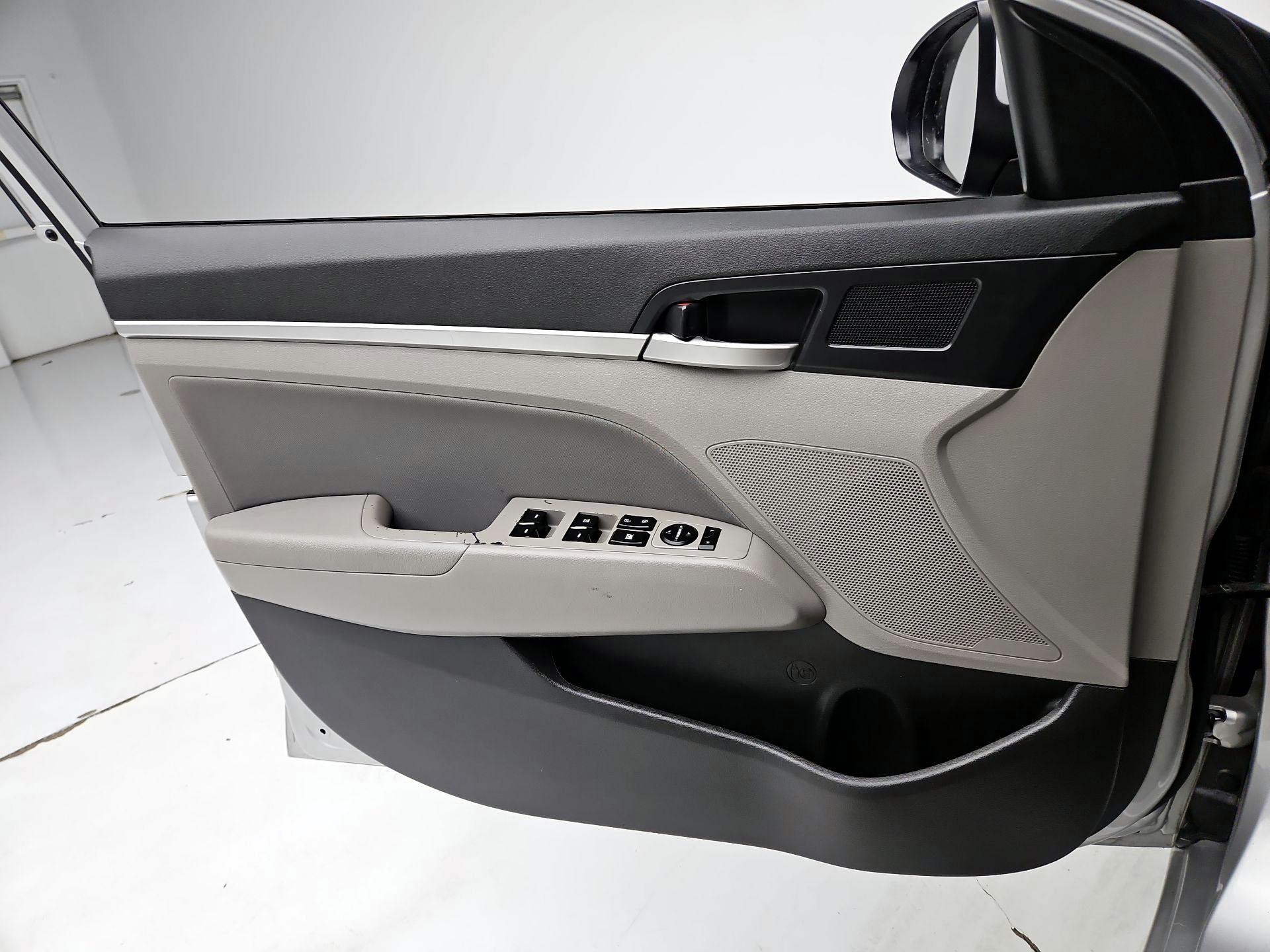 Thumbnail: 2020 Hyundai Elantra - 12